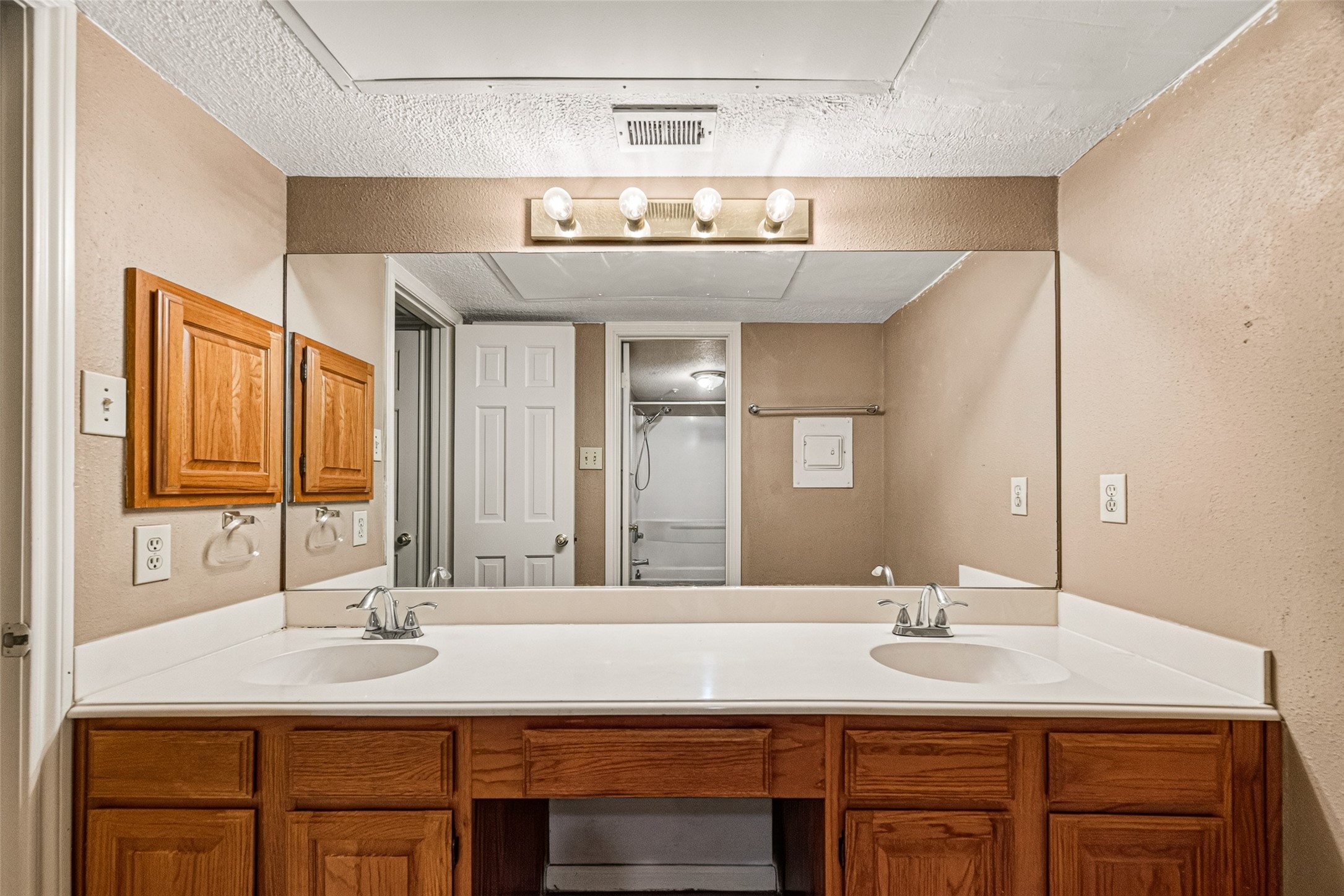 1311 Antoine Drive 237 Property Photo 29