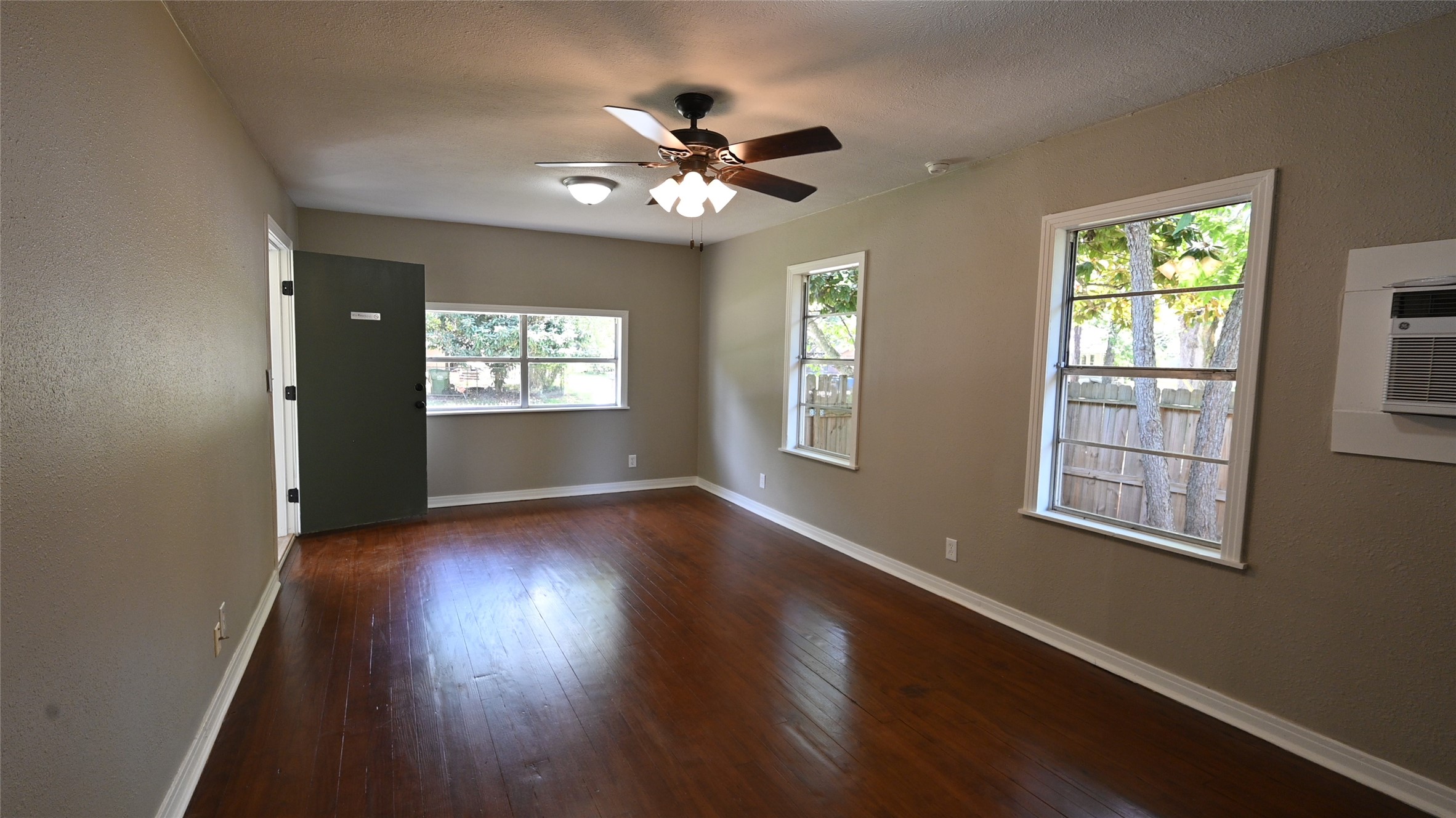 701 Clay Street Property Photo 18