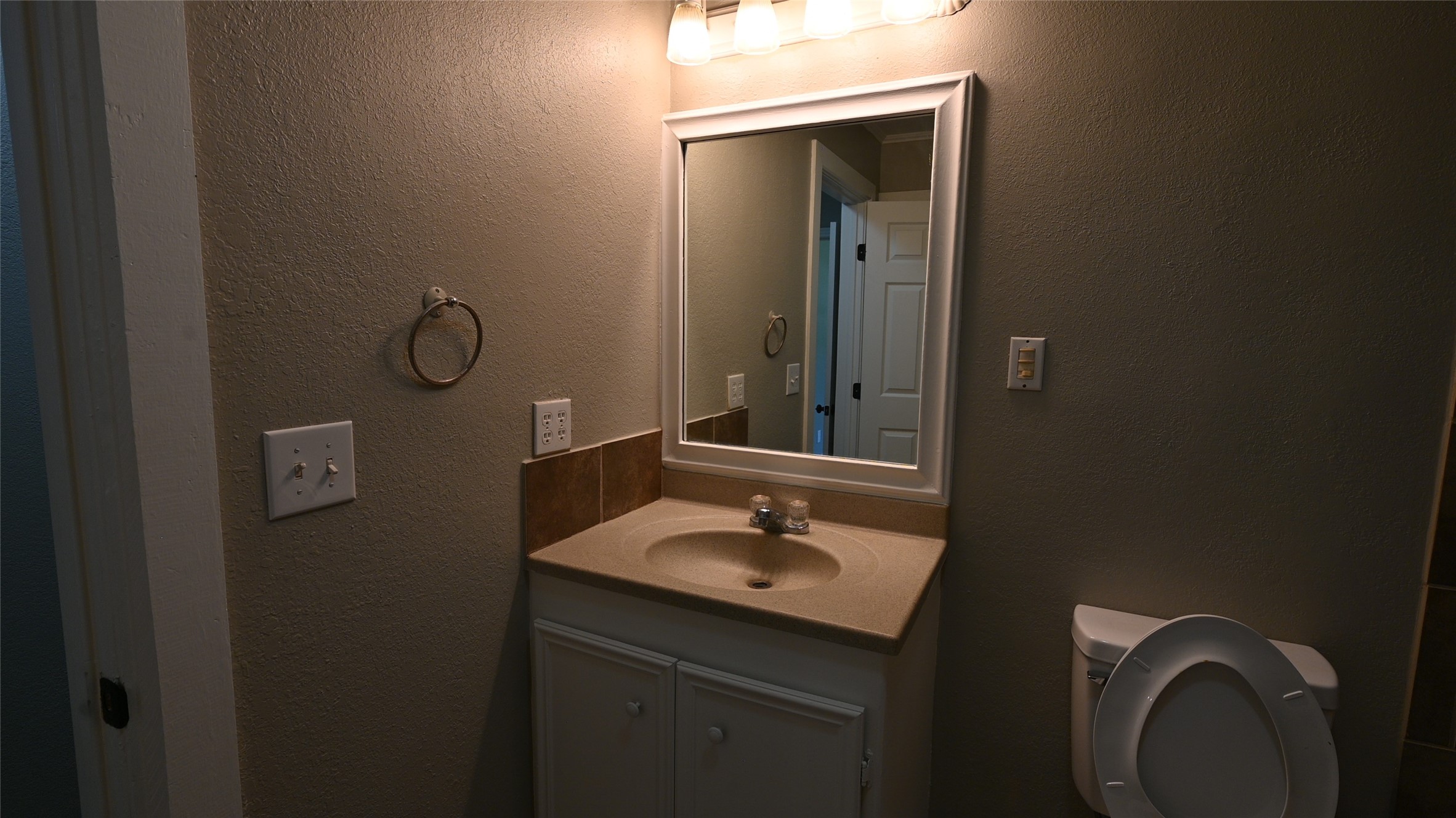 701 Clay Street Property Photo 23
