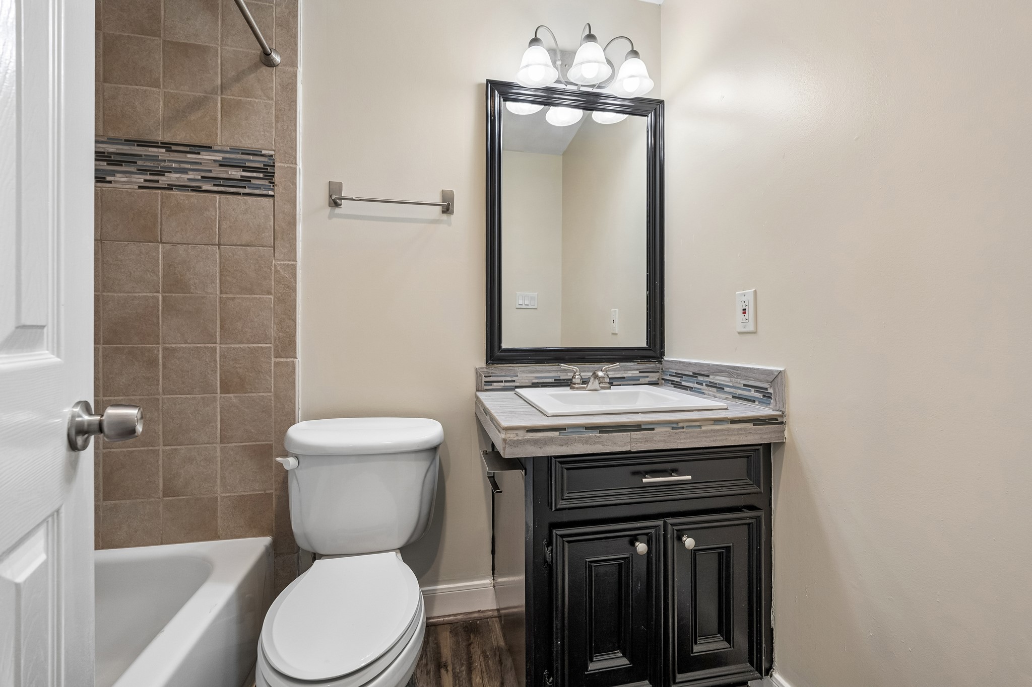 1017 Nantucket Drive A Property Photo 18