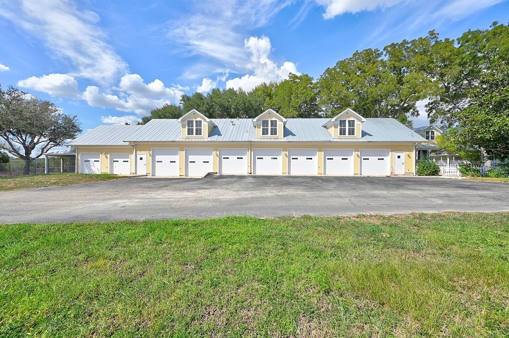 10398 Adamcik Road Property Photo 18
