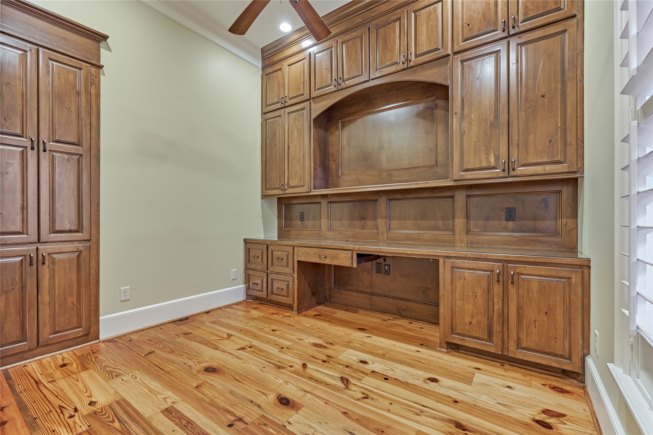 102 Winthrop Harbor S Property Photo 11