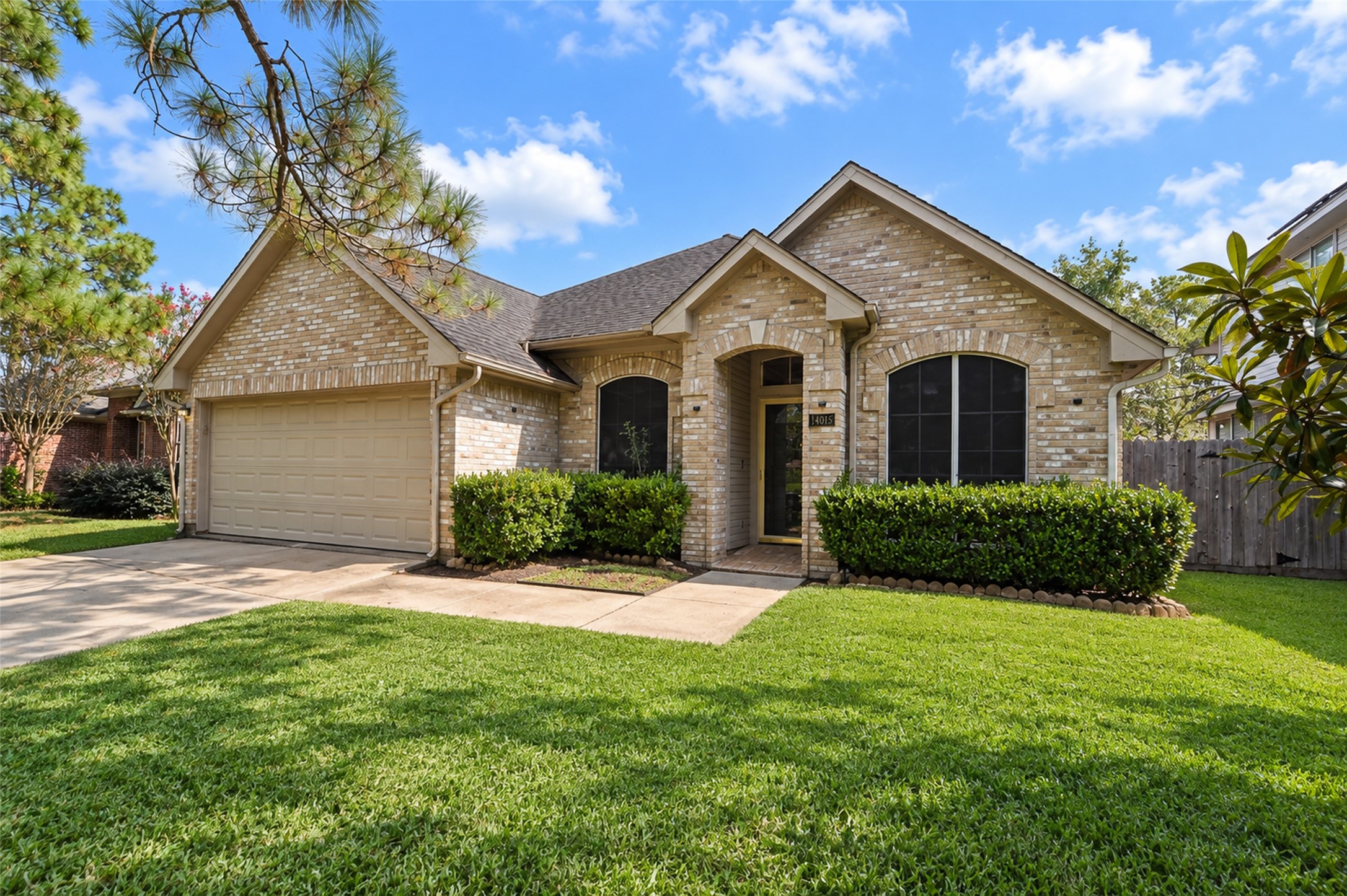 14015 Crown Glen Court Property Photo 2
