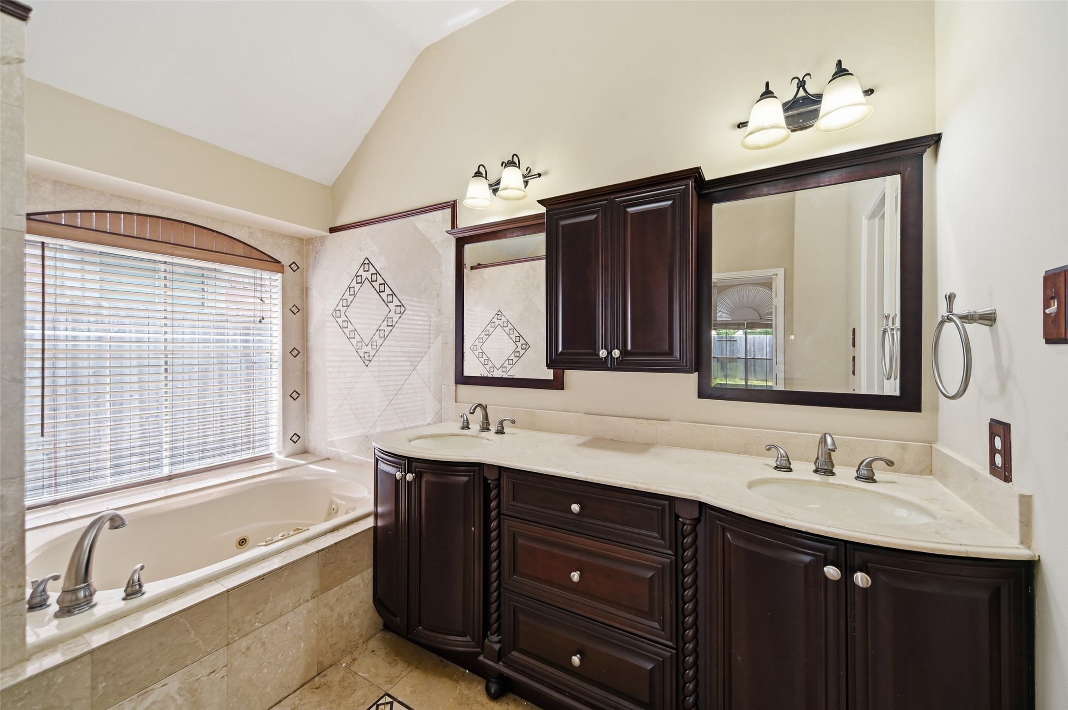 14015 Crown Glen Court Property Photo 30