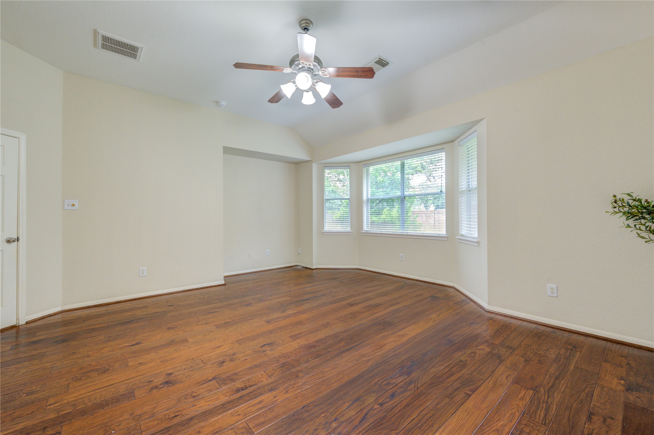 7811 Ravens Point Drive Property Photo 8