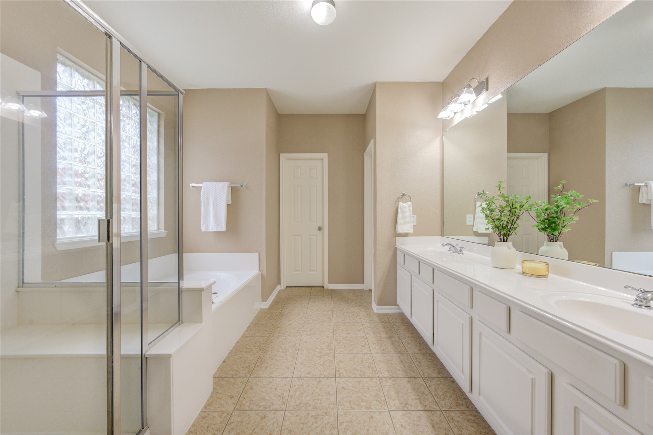 7811 Ravens Point Drive Property Photo 9