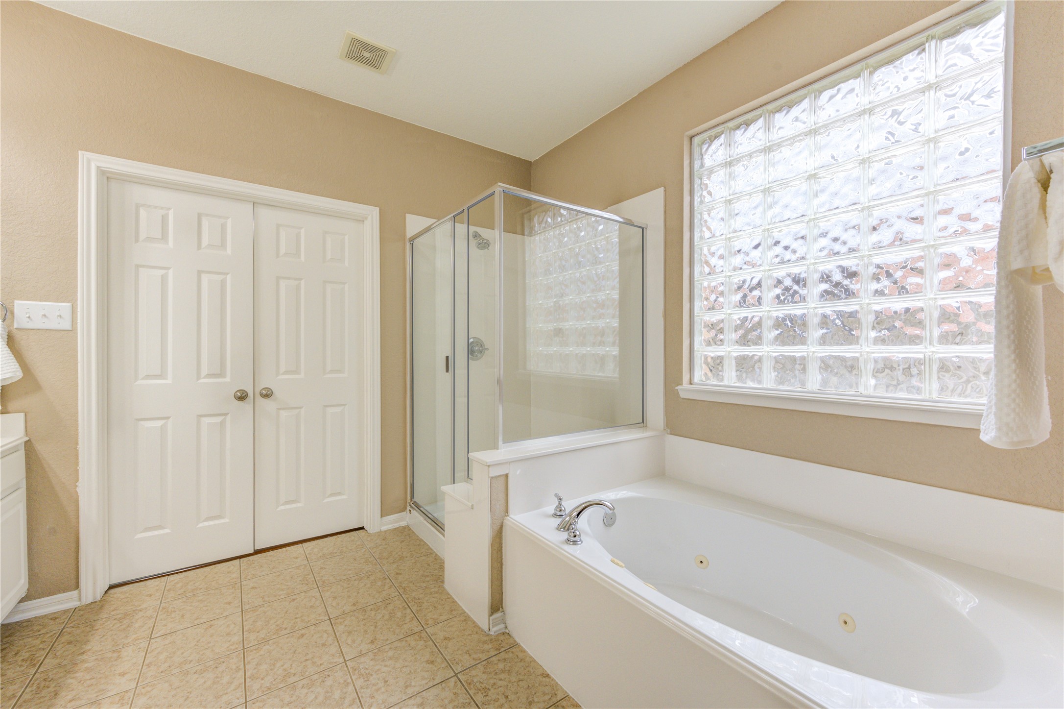 7811 Ravens Point Drive Property Photo 10