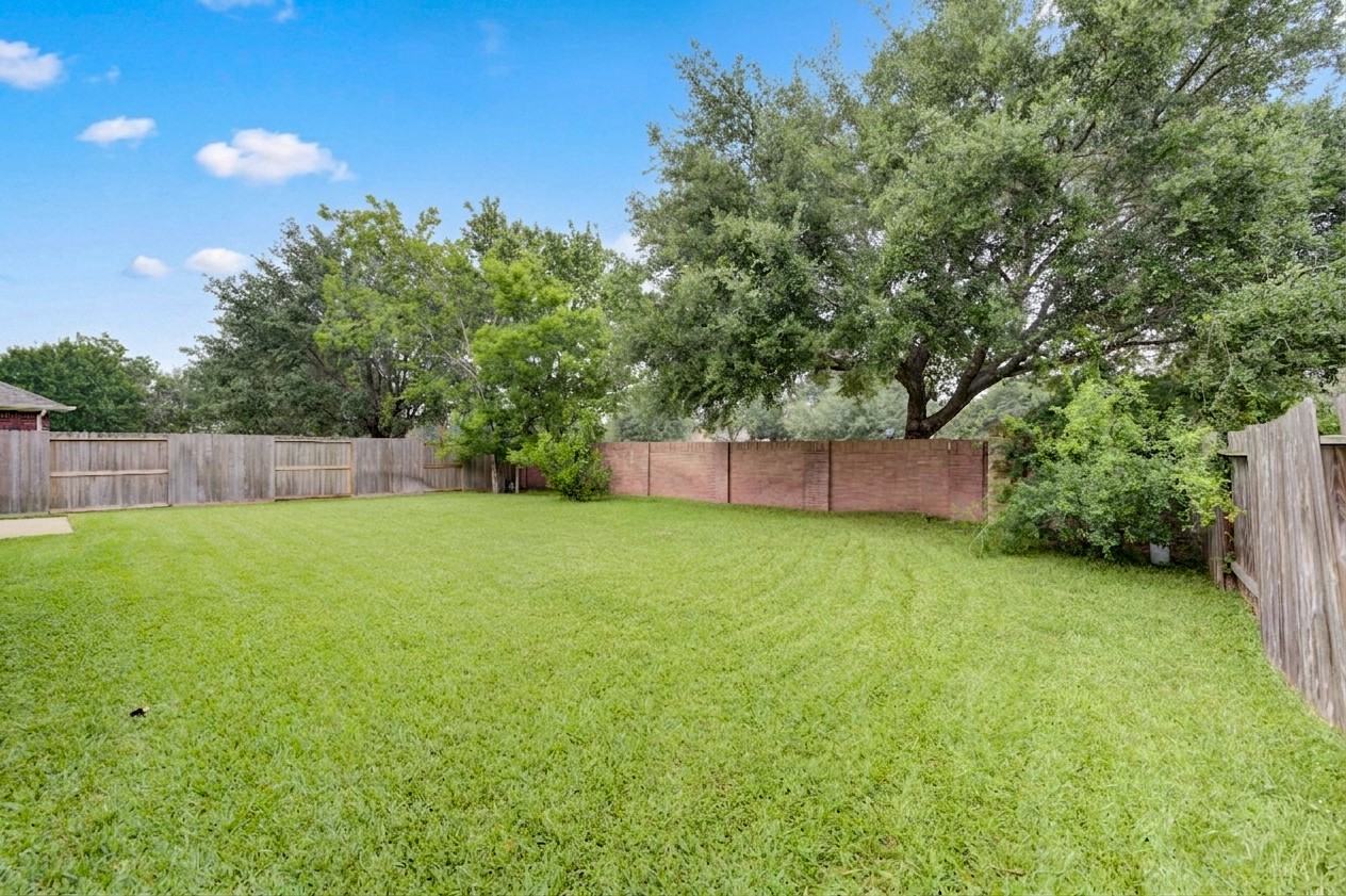 7811 Ravens Point Drive Property Photo 23