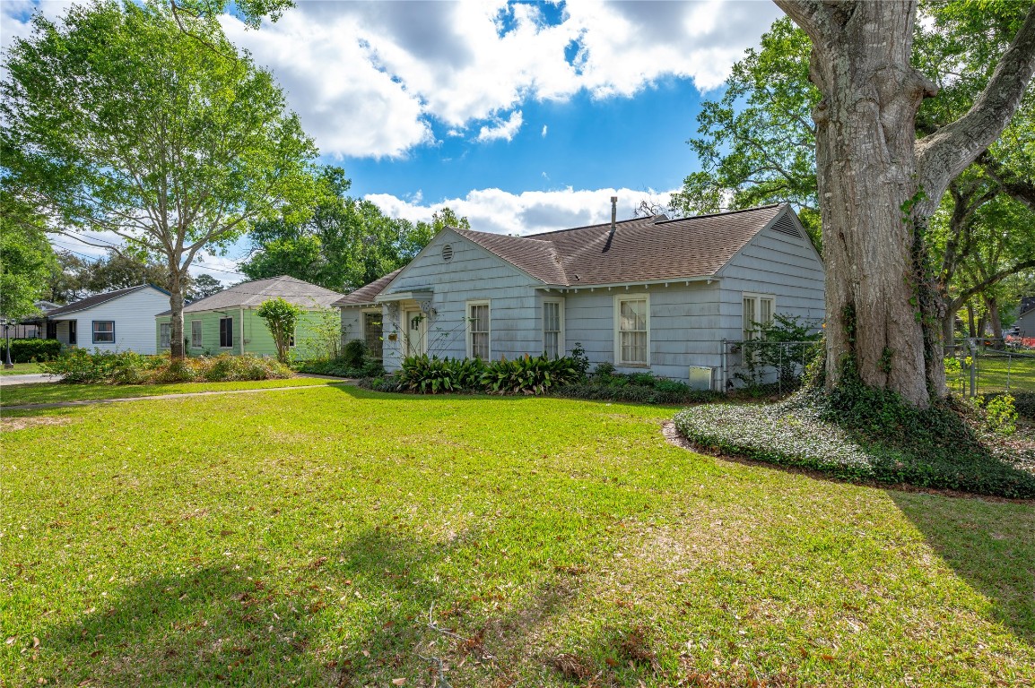 418 E Strand Street Property Photo 4