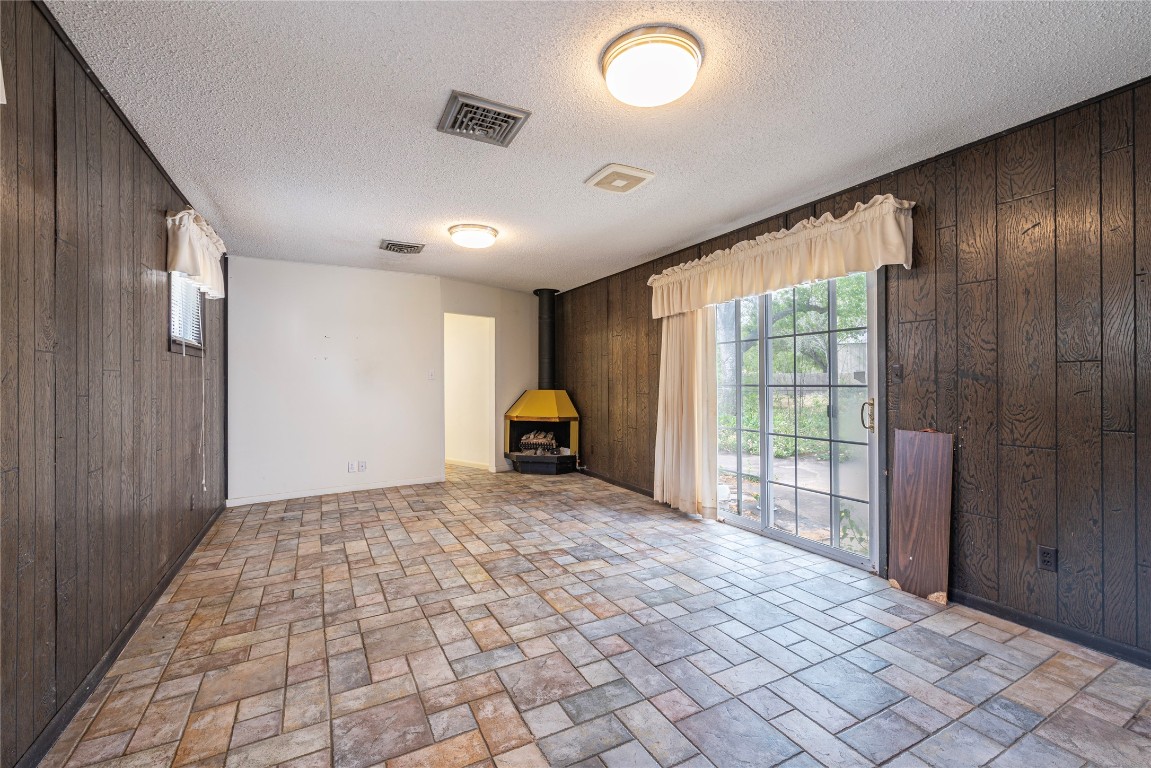 418 E Strand Street Property Photo 6