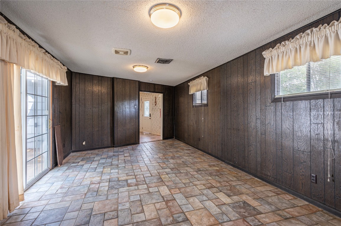 418 E Strand Street Property Photo 7