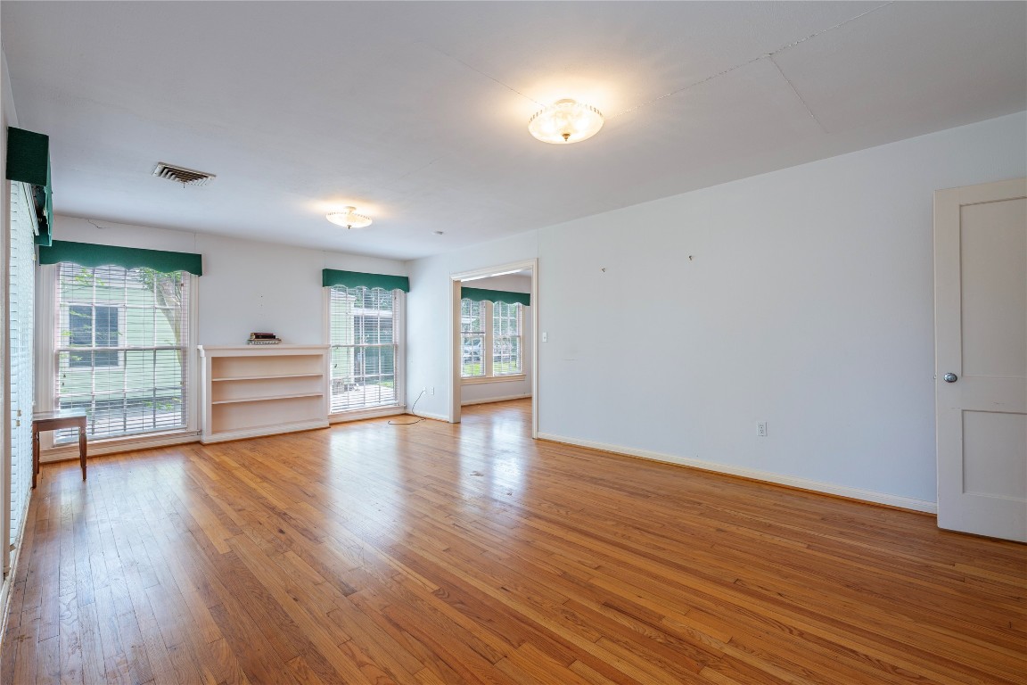 418 E Strand Street Property Photo 9