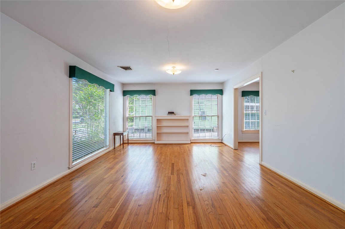 418 E Strand Street Property Photo 10