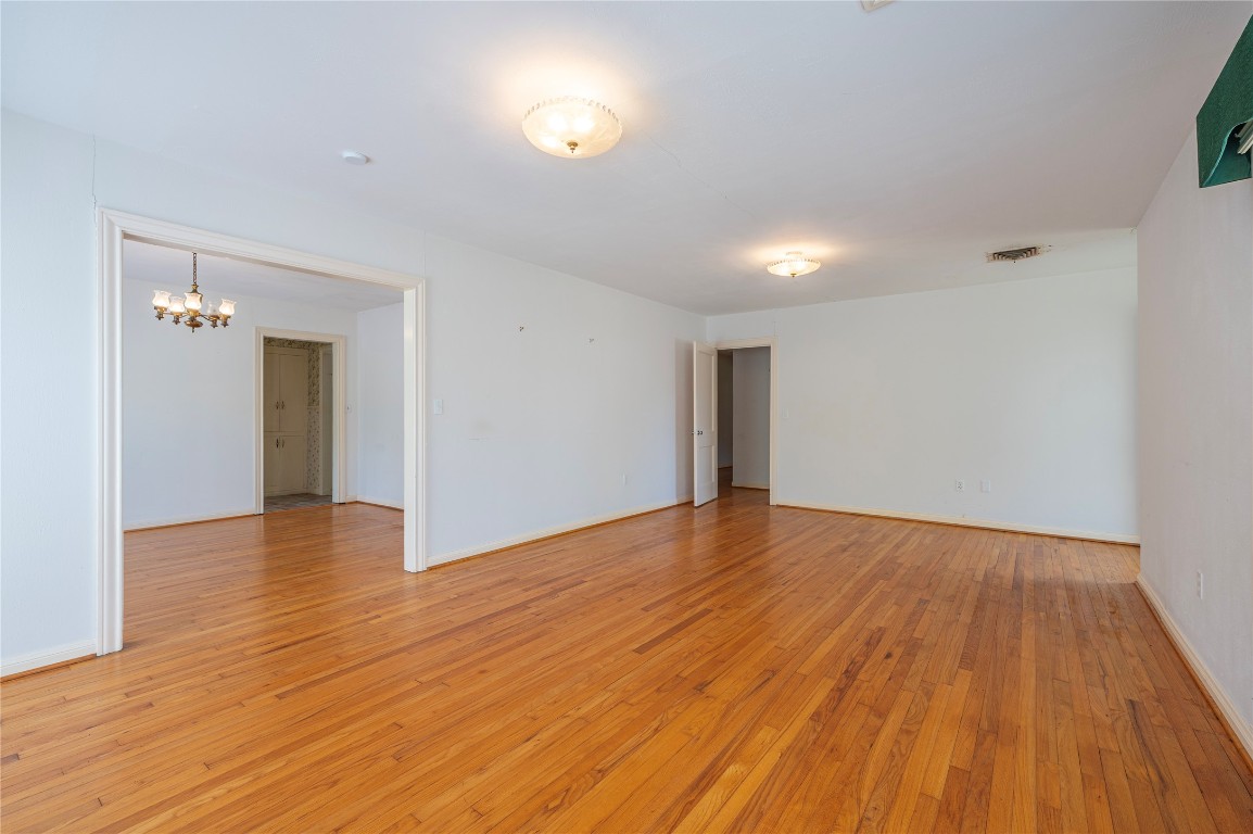 418 E Strand Street Property Photo 11