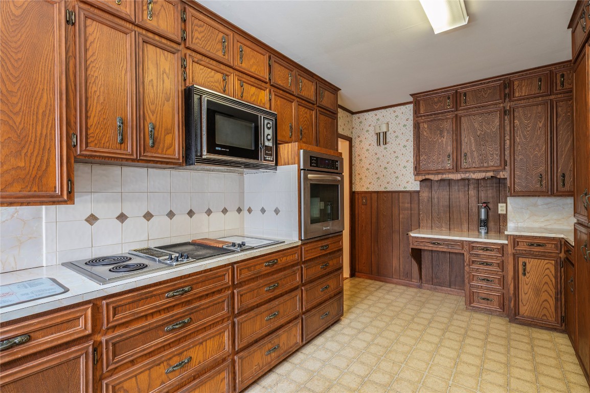 418 E Strand Street Property Photo 16
