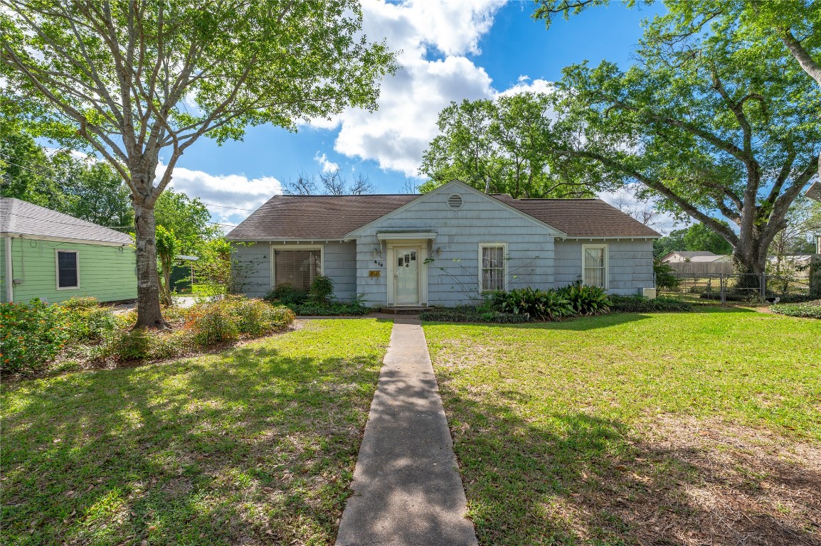 418 E Strand Street Property Photo 18