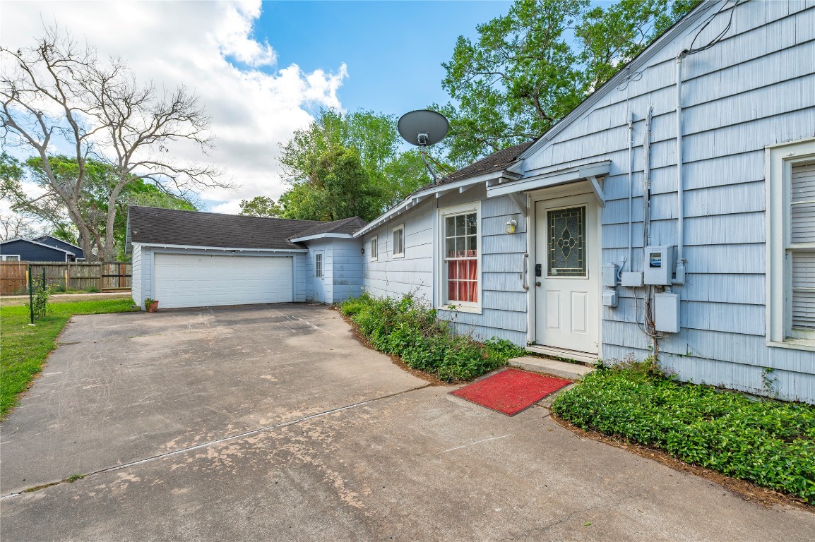 418 E Strand Street Property Photo 19