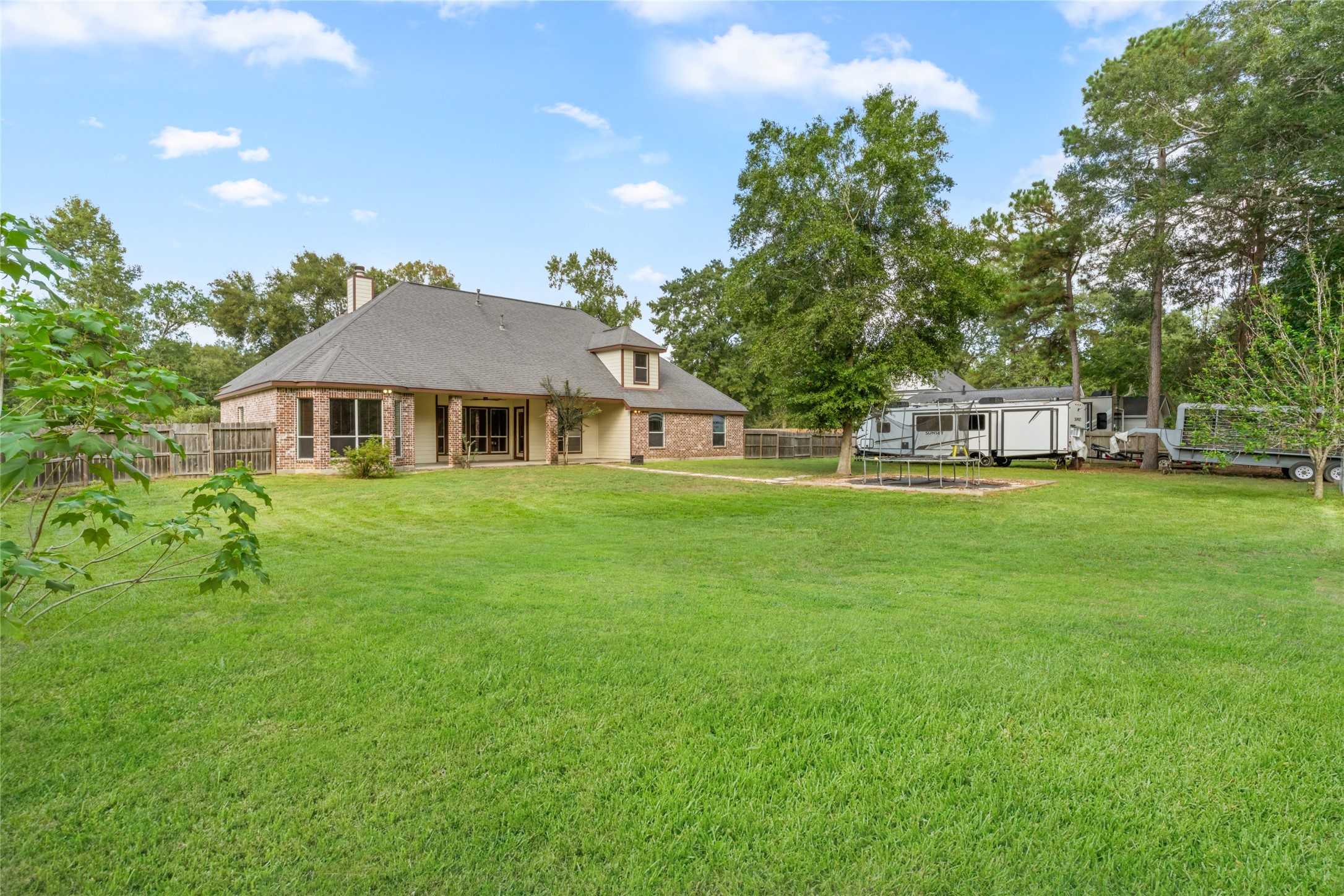 818 Commons Lake Edge Drive Property Photo 9