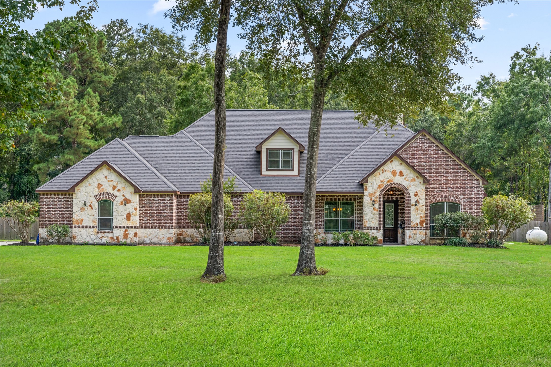 818 Commons Lake Edge Drive Property Photo 10