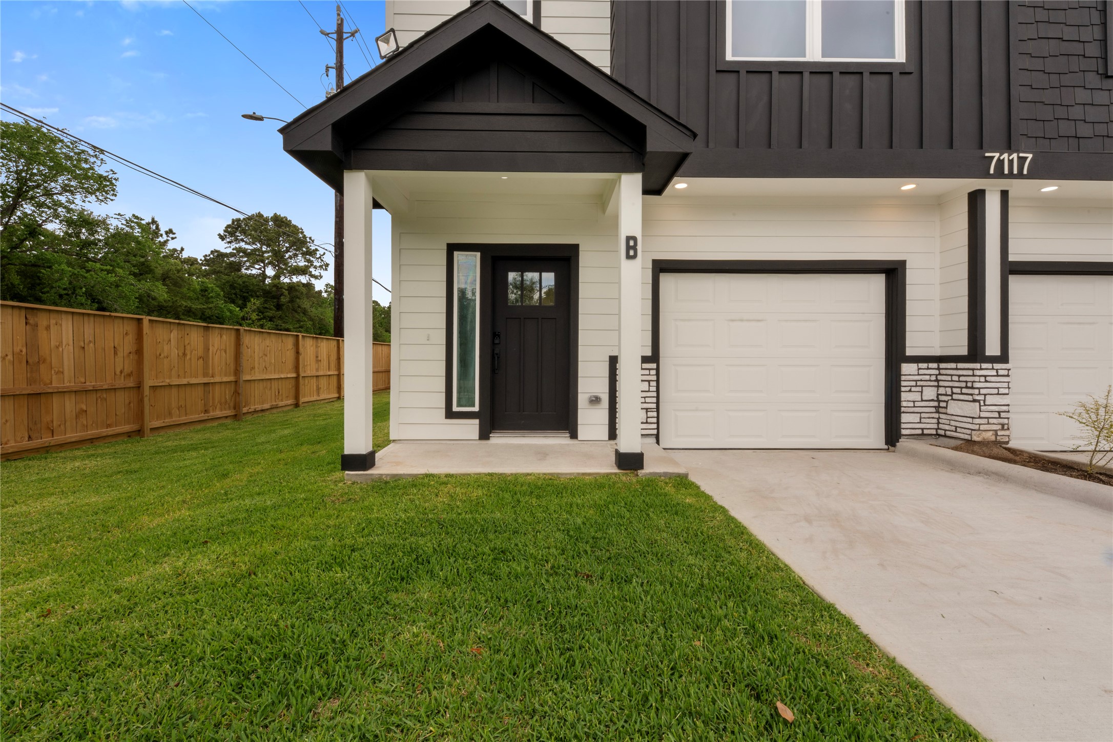 7117 Springdale Street B Property Photo 1