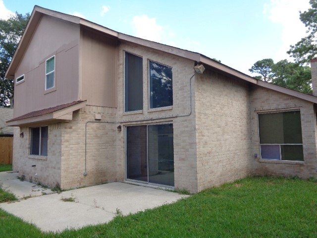 17631 Seven Pines Drive Property Photo 3