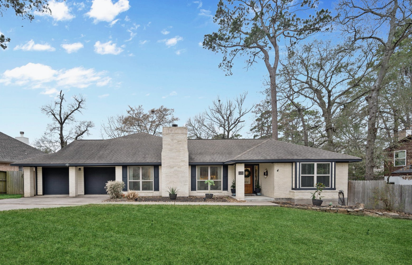 120 April Wind Drive E Property Photo 2