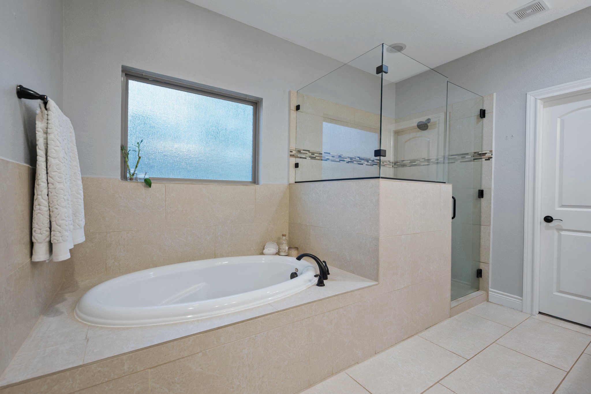 120 April Wind Drive E Property Photo 15