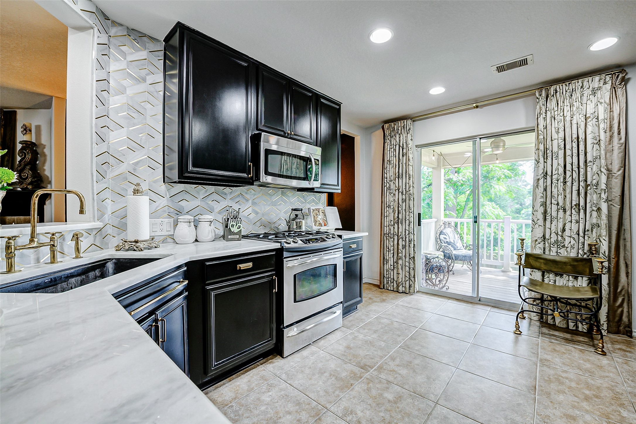 13600 Breton Ridge Street 25b Property Photo 16