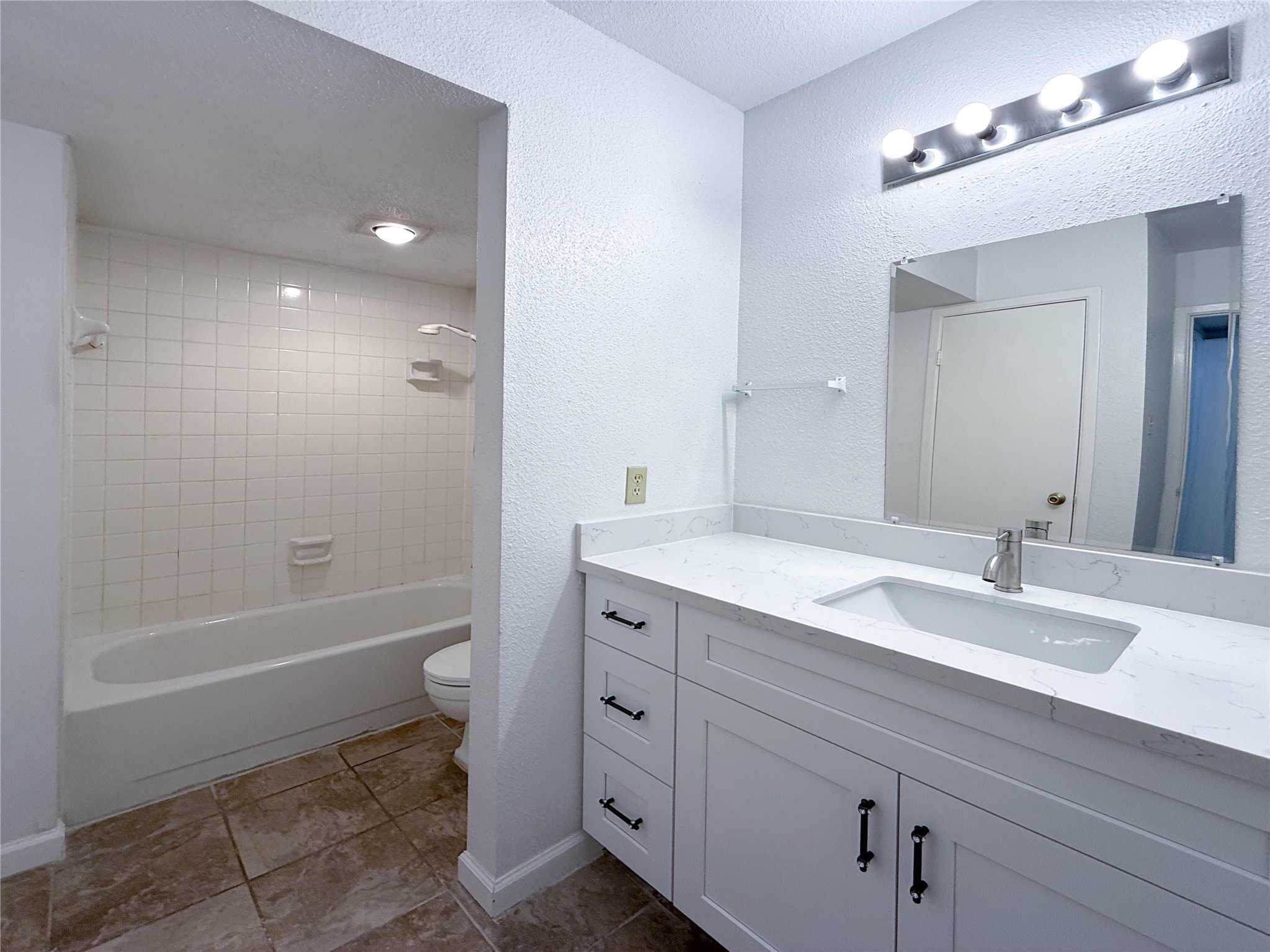 9201 Clarewood Drive 198 Property Photo 10