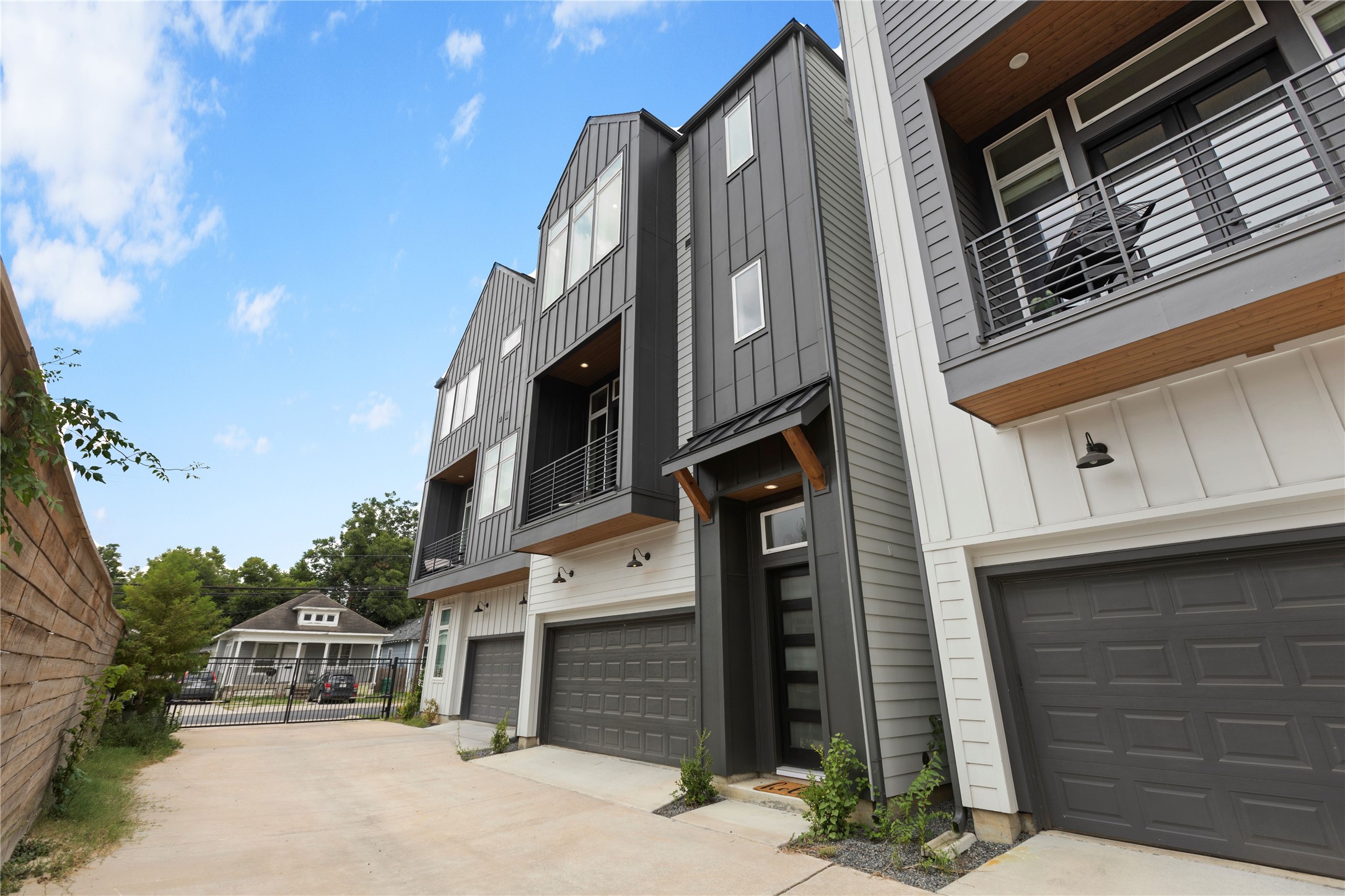 1410 Milby Street C Property Photo 3