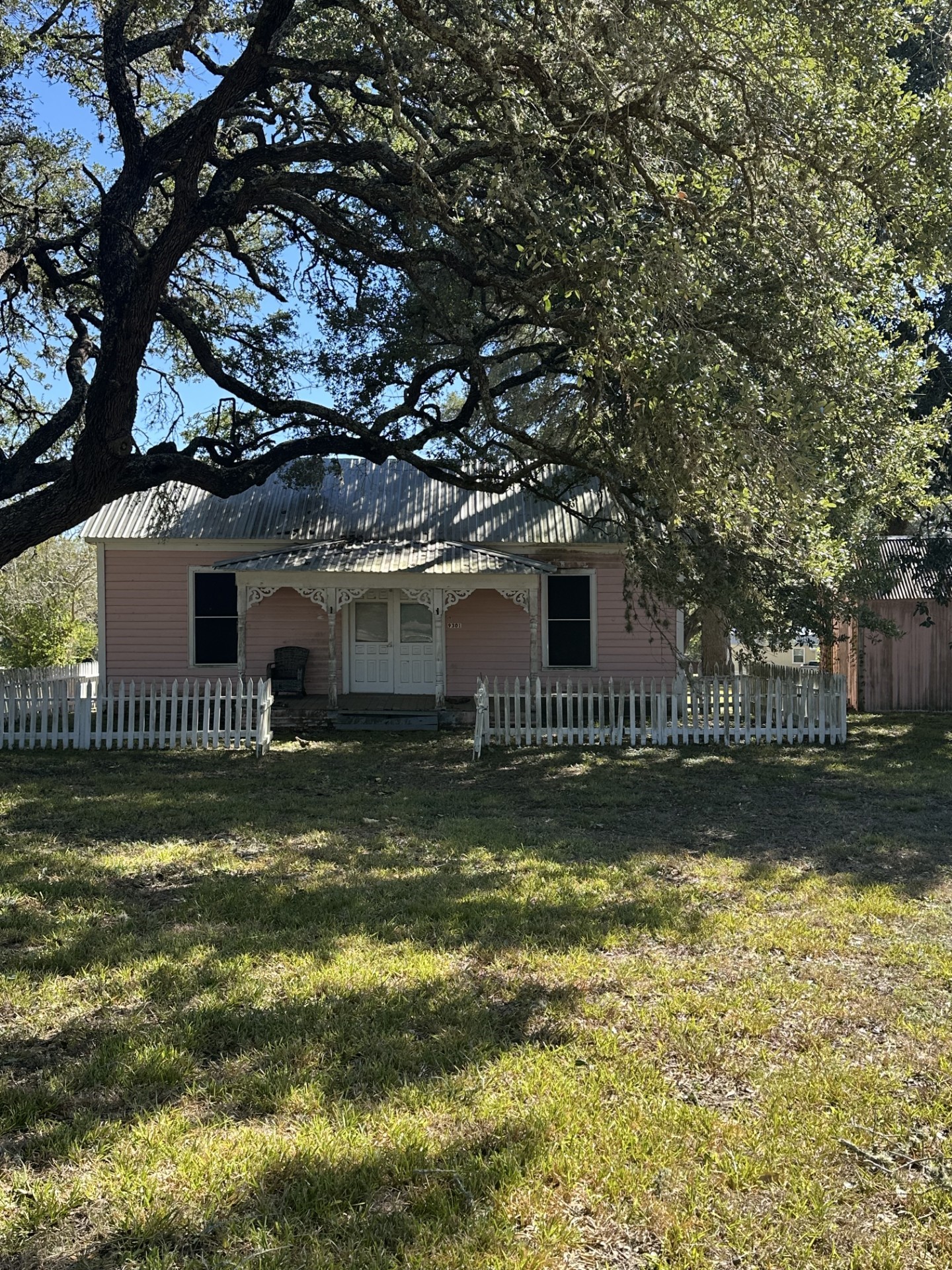 9301 Hwy 290 Property Photo 1