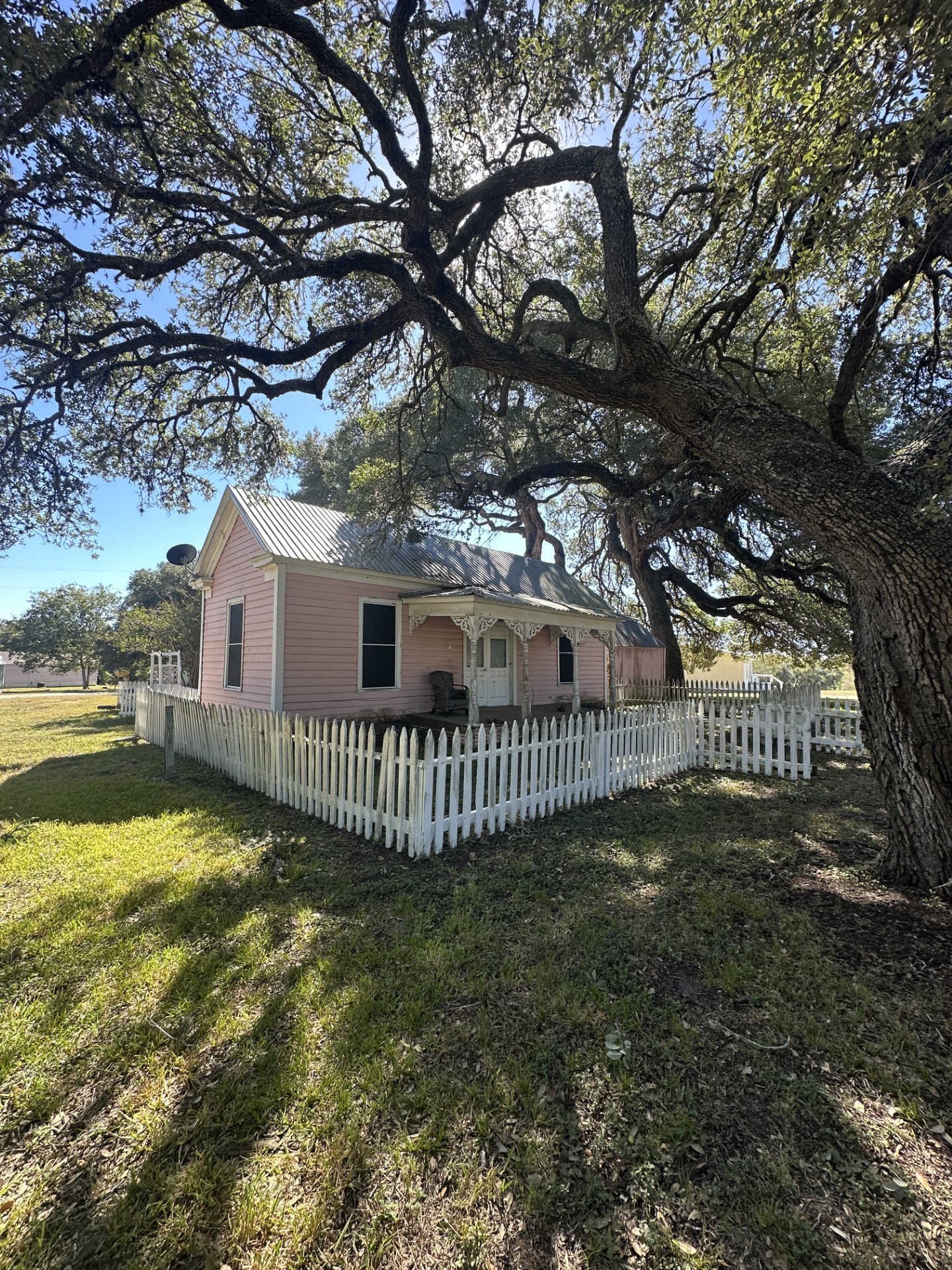 9301 Hwy 290 Property Photo 2