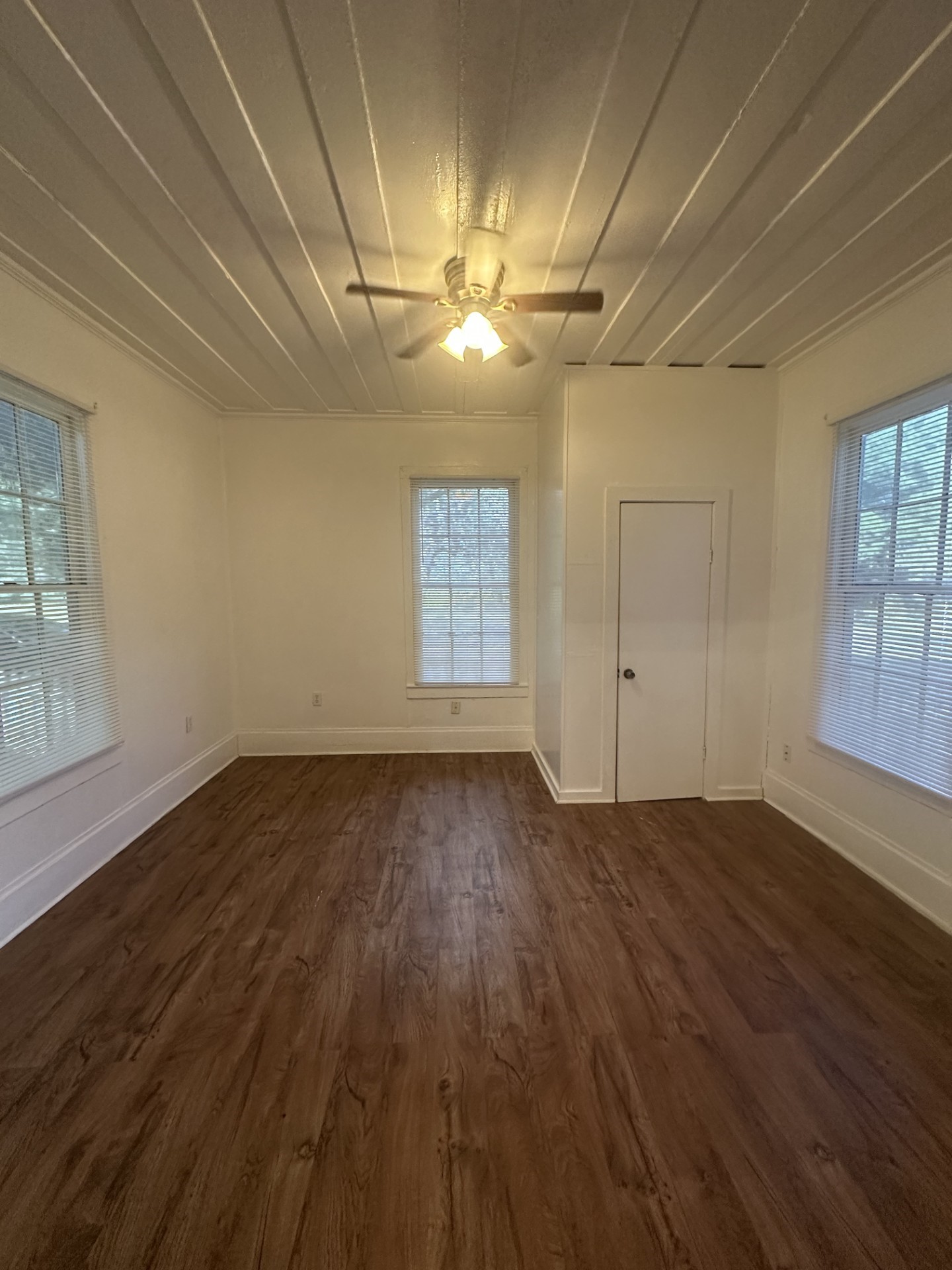 9301 Hwy 290 Property Photo 5