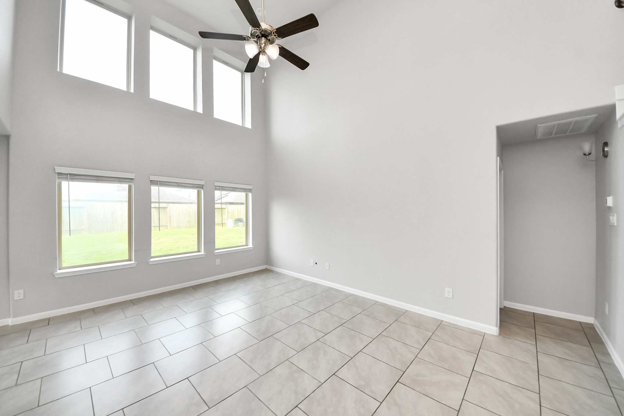 18319 Pin Oak Lake Drive Property Photo 10