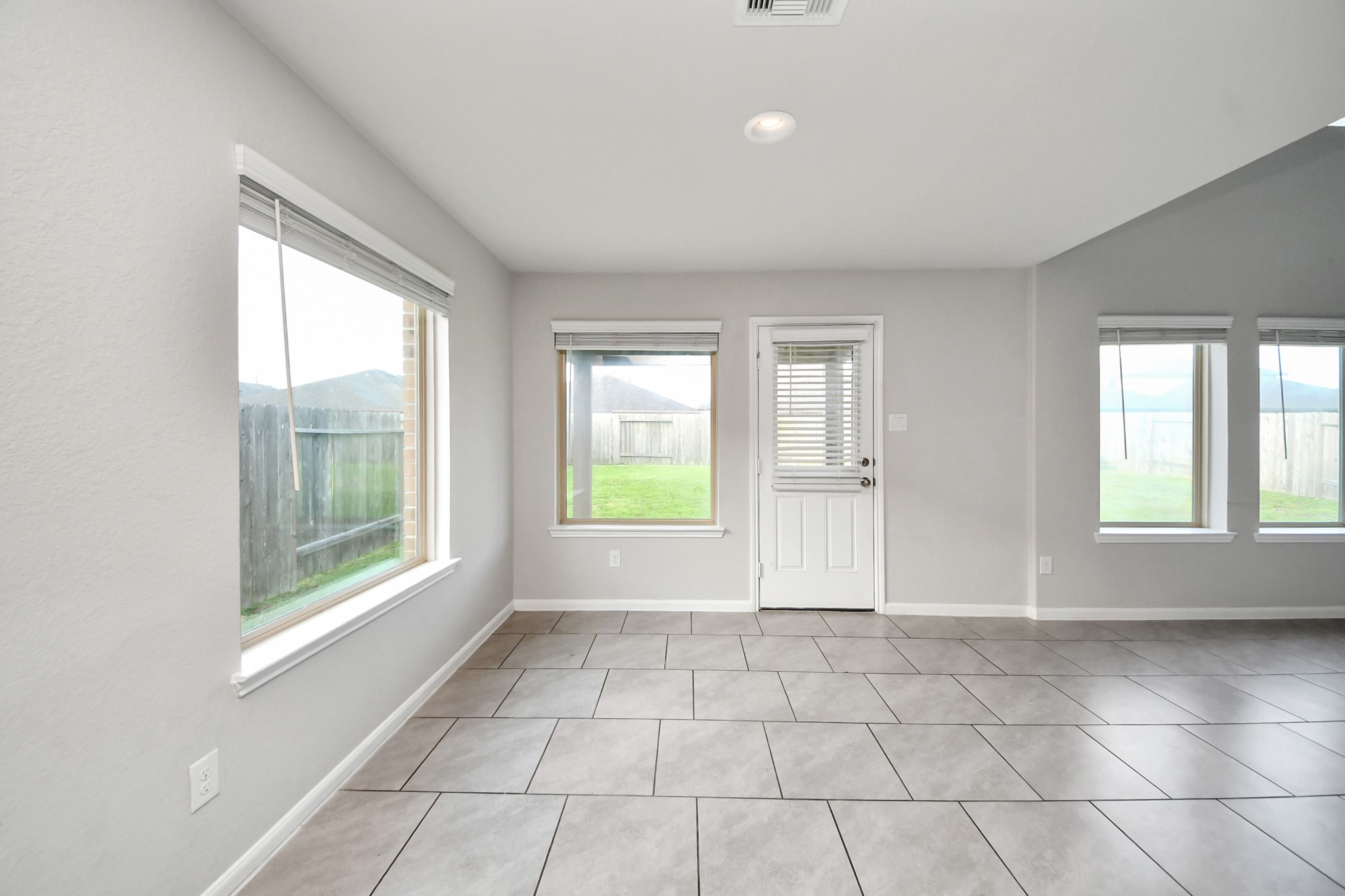 18319 Pin Oak Lake Drive Property Photo 11