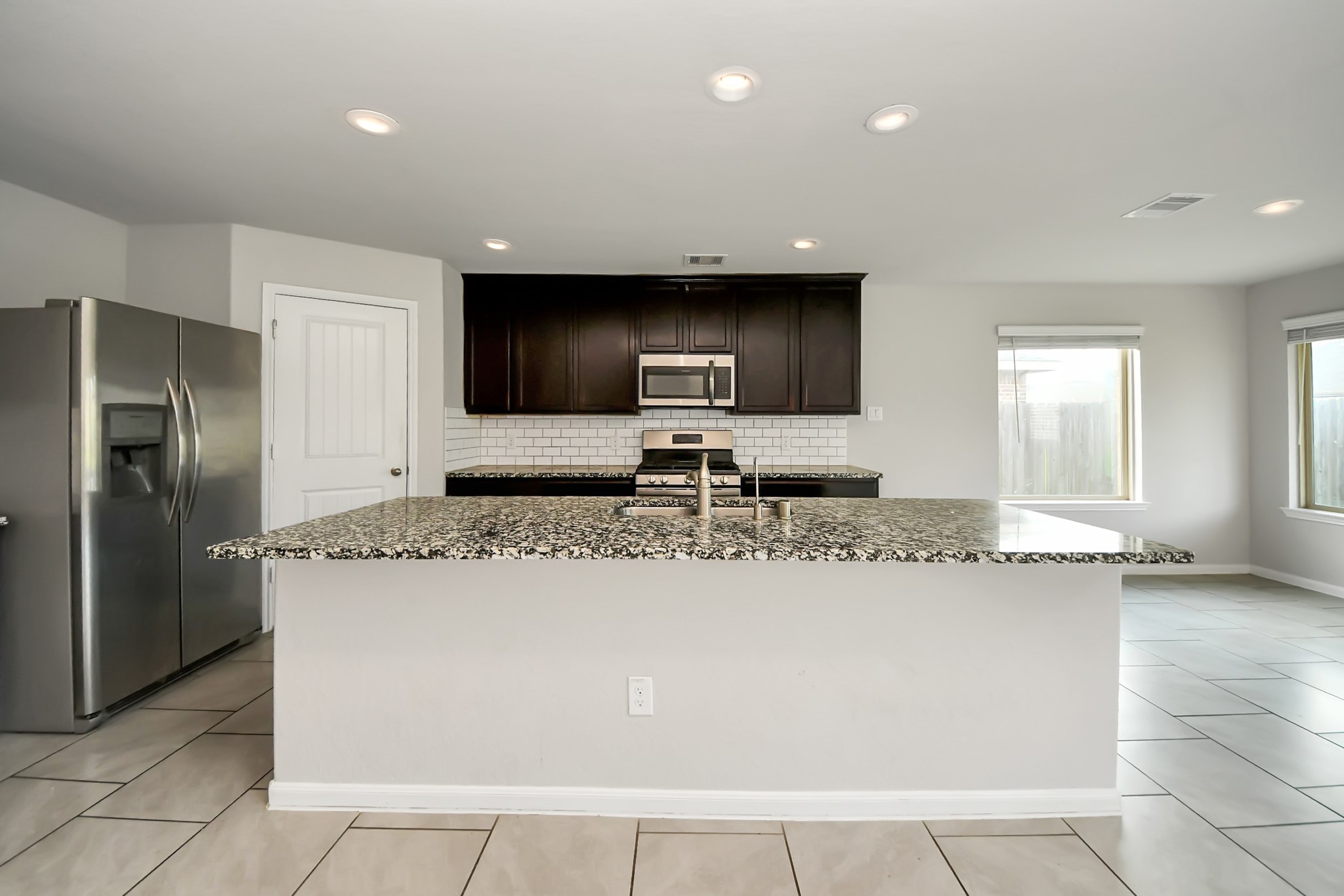 18319 Pin Oak Lake Drive Property Photo 15