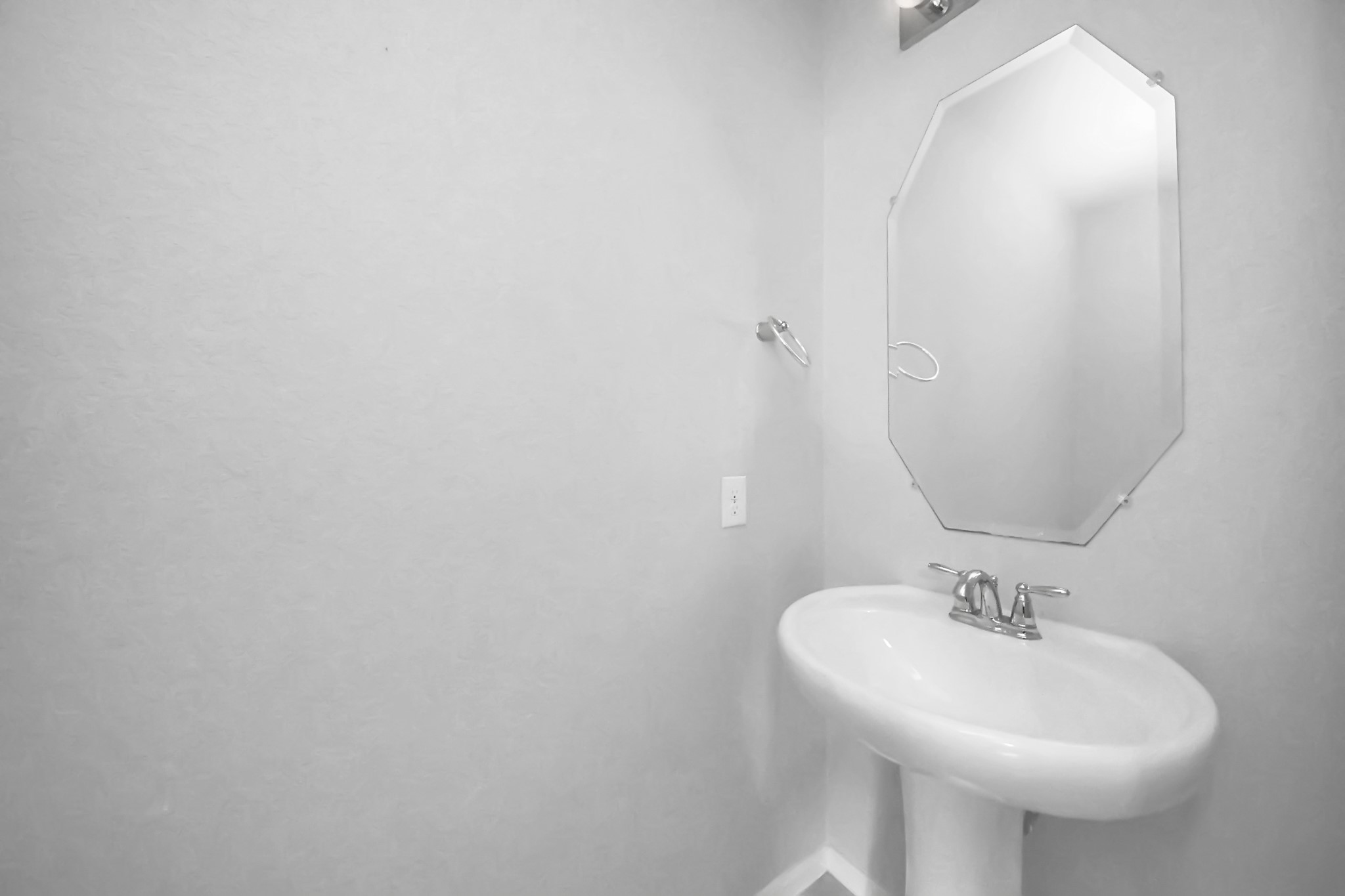 18319 Pin Oak Lake Drive Property Photo 28