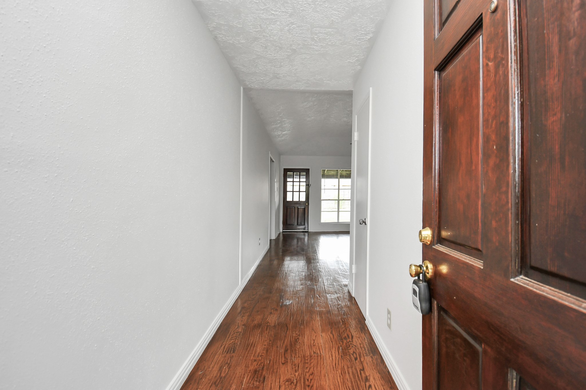 10131 Kent Towne Ln Property Photo 4
