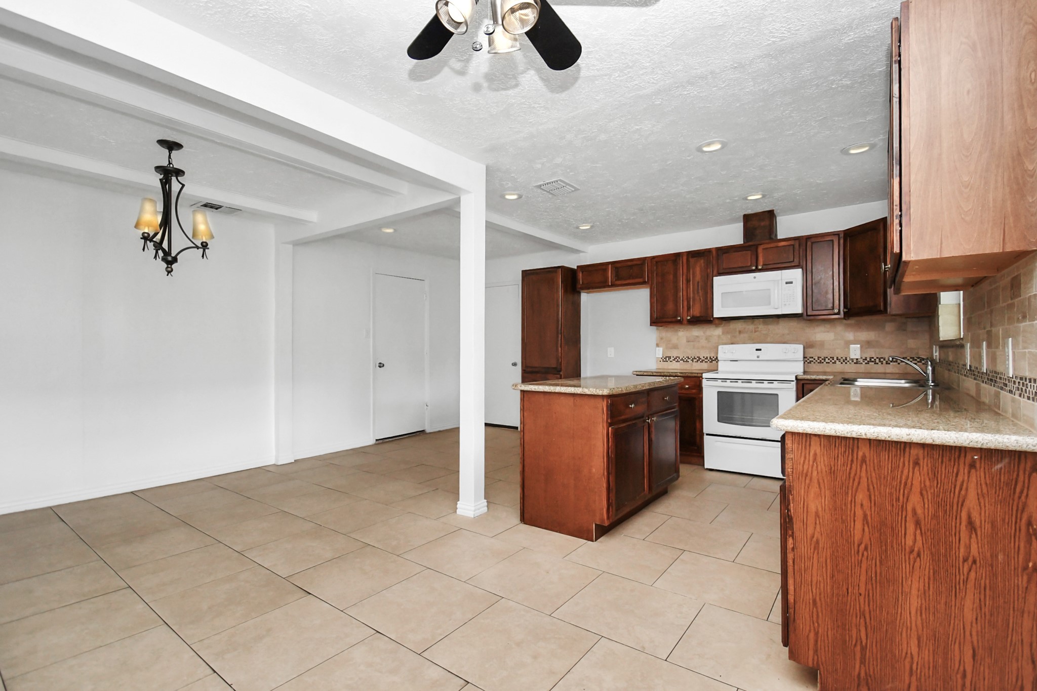 10131 Kent Towne Ln Property Photo 10
