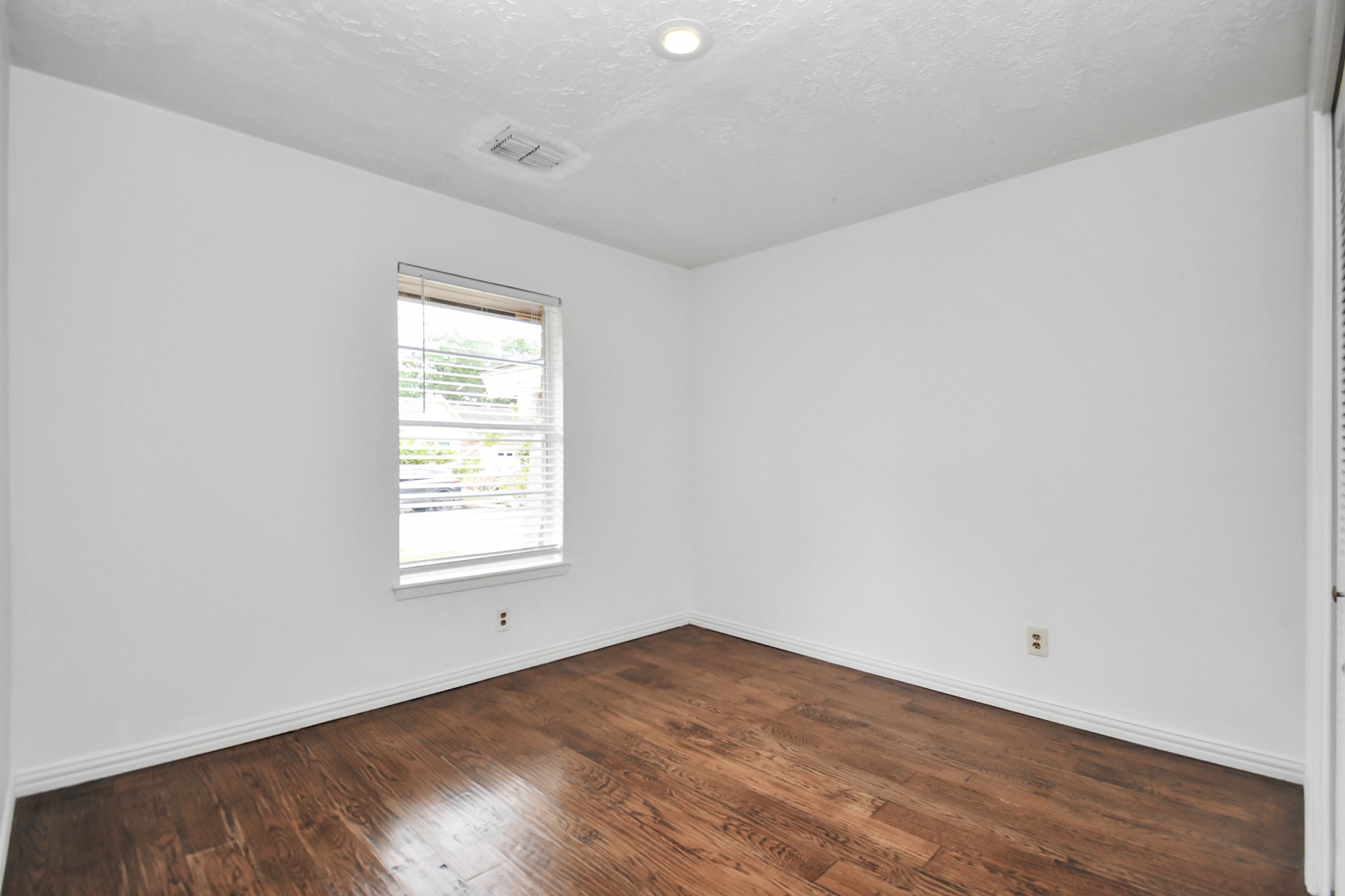 10131 Kent Towne Ln Property Photo 12