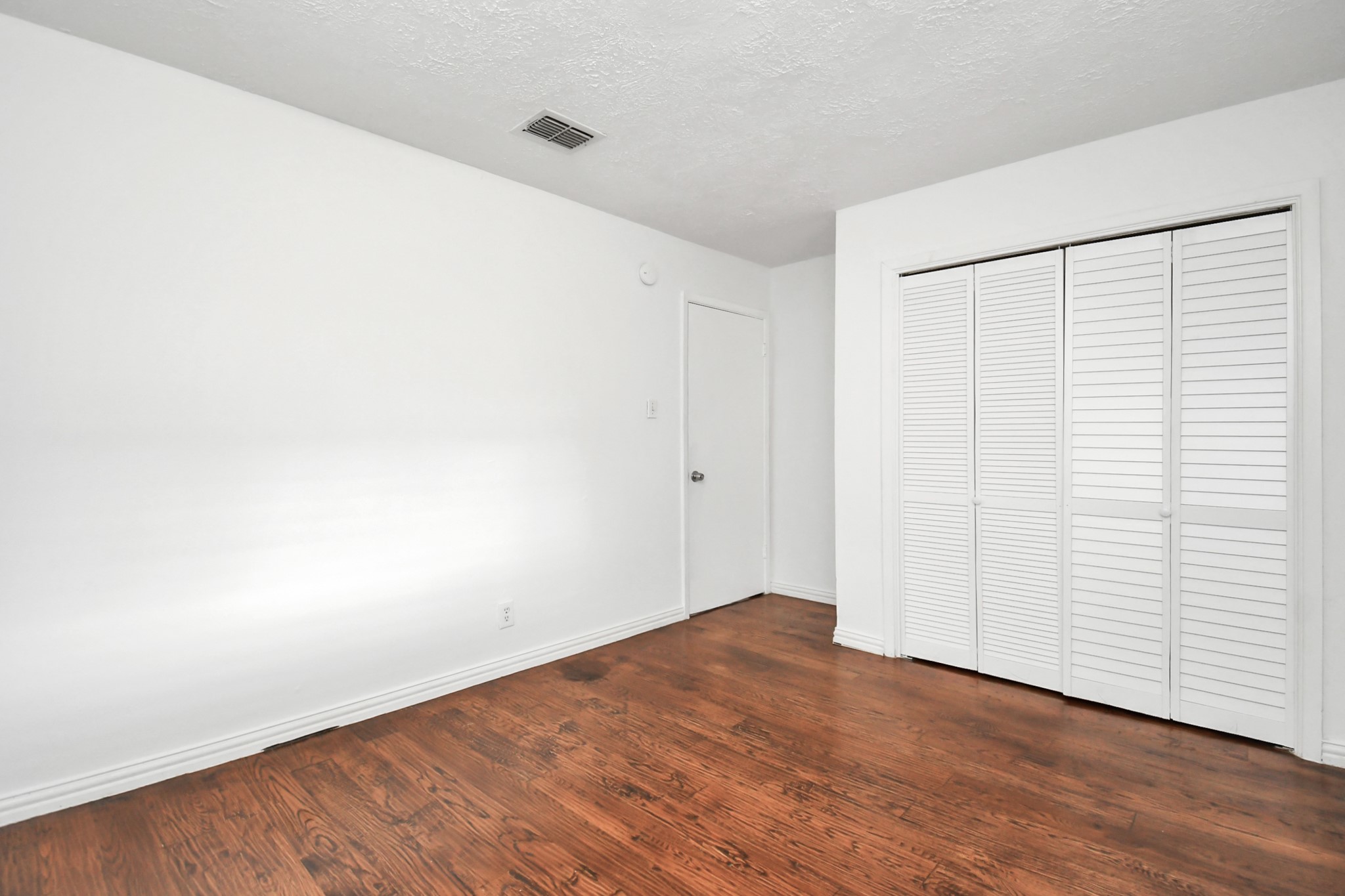 10131 Kent Towne Ln Property Photo 13