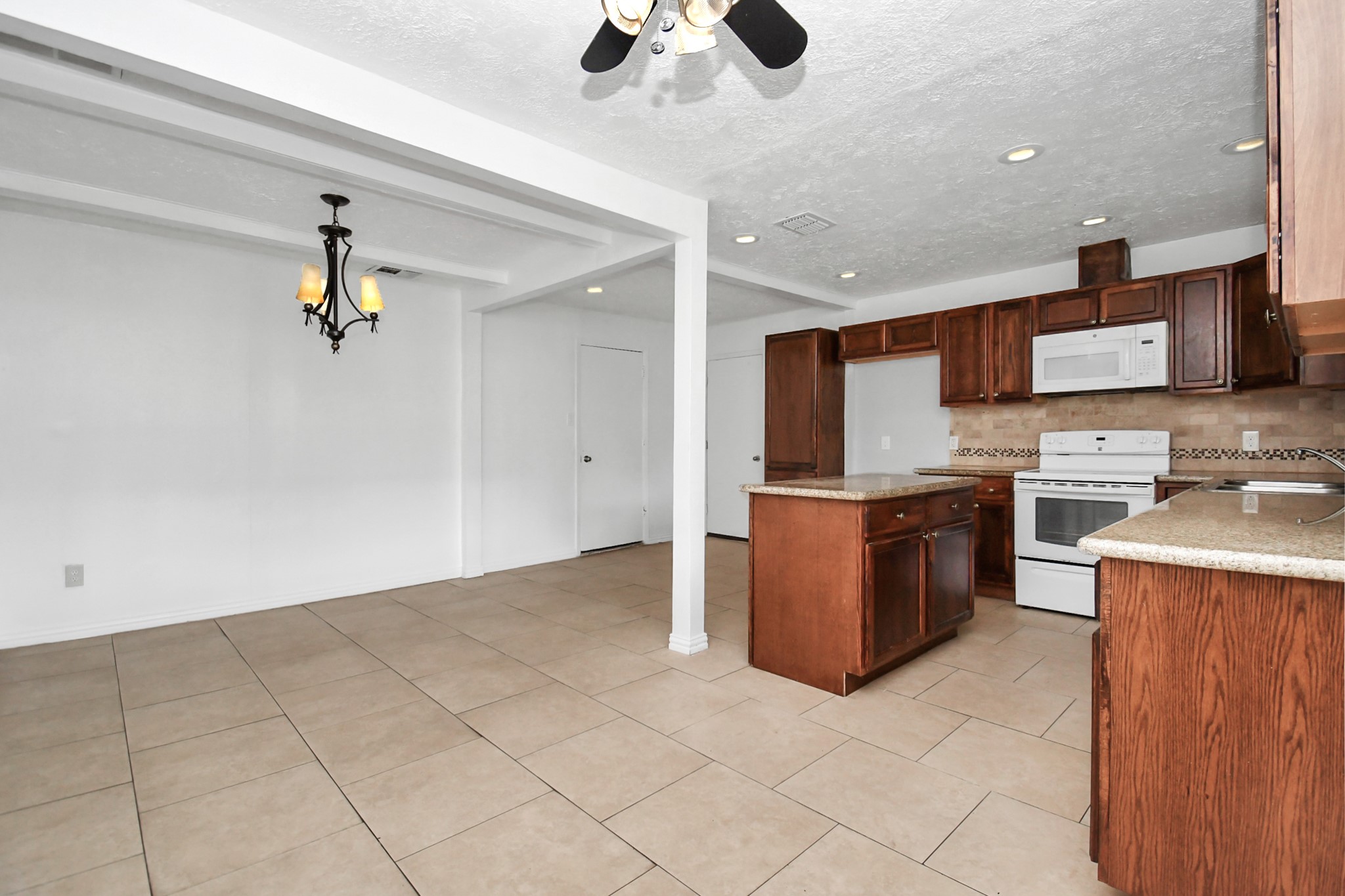 10131 Kent Towne Ln Property Photo 16