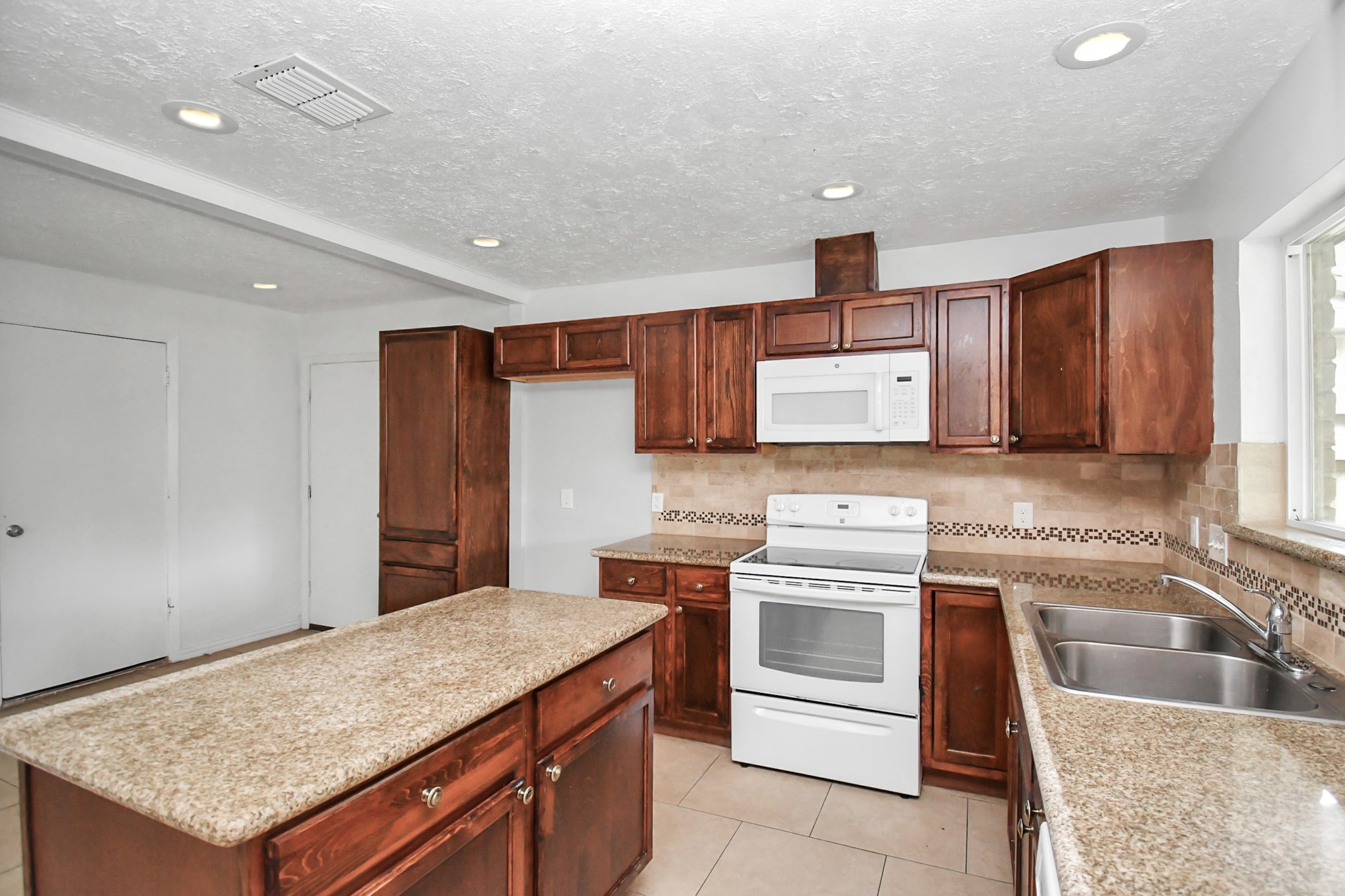 10131 Kent Towne Ln Property Photo 24