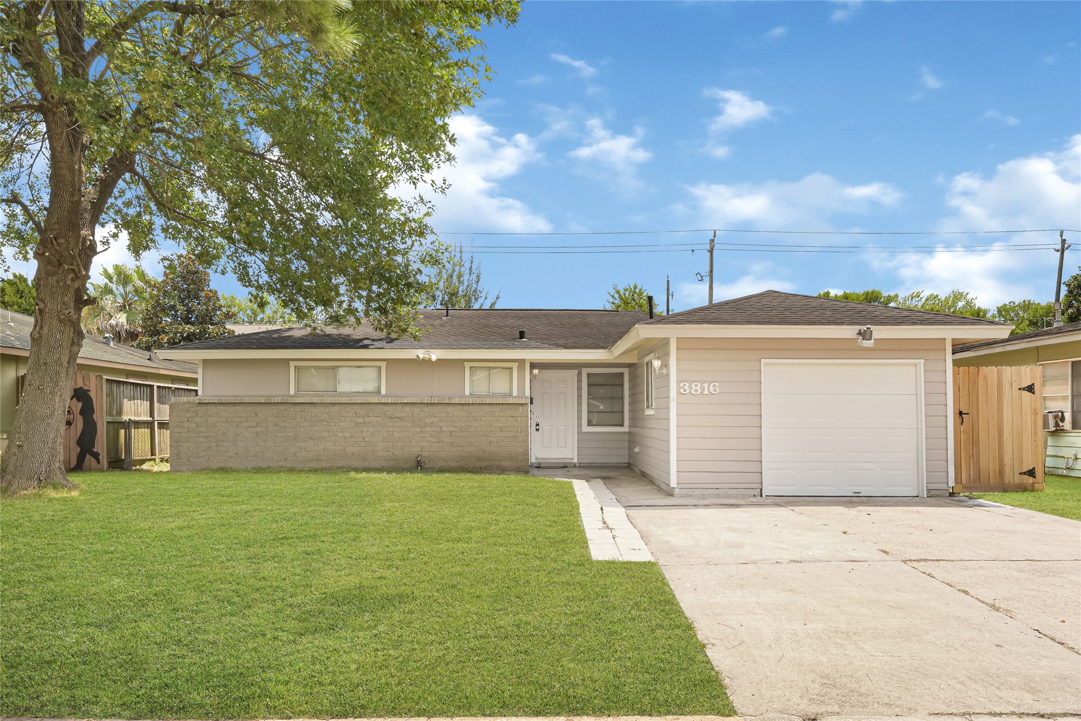 3816 Newton Drive Property Photo 1