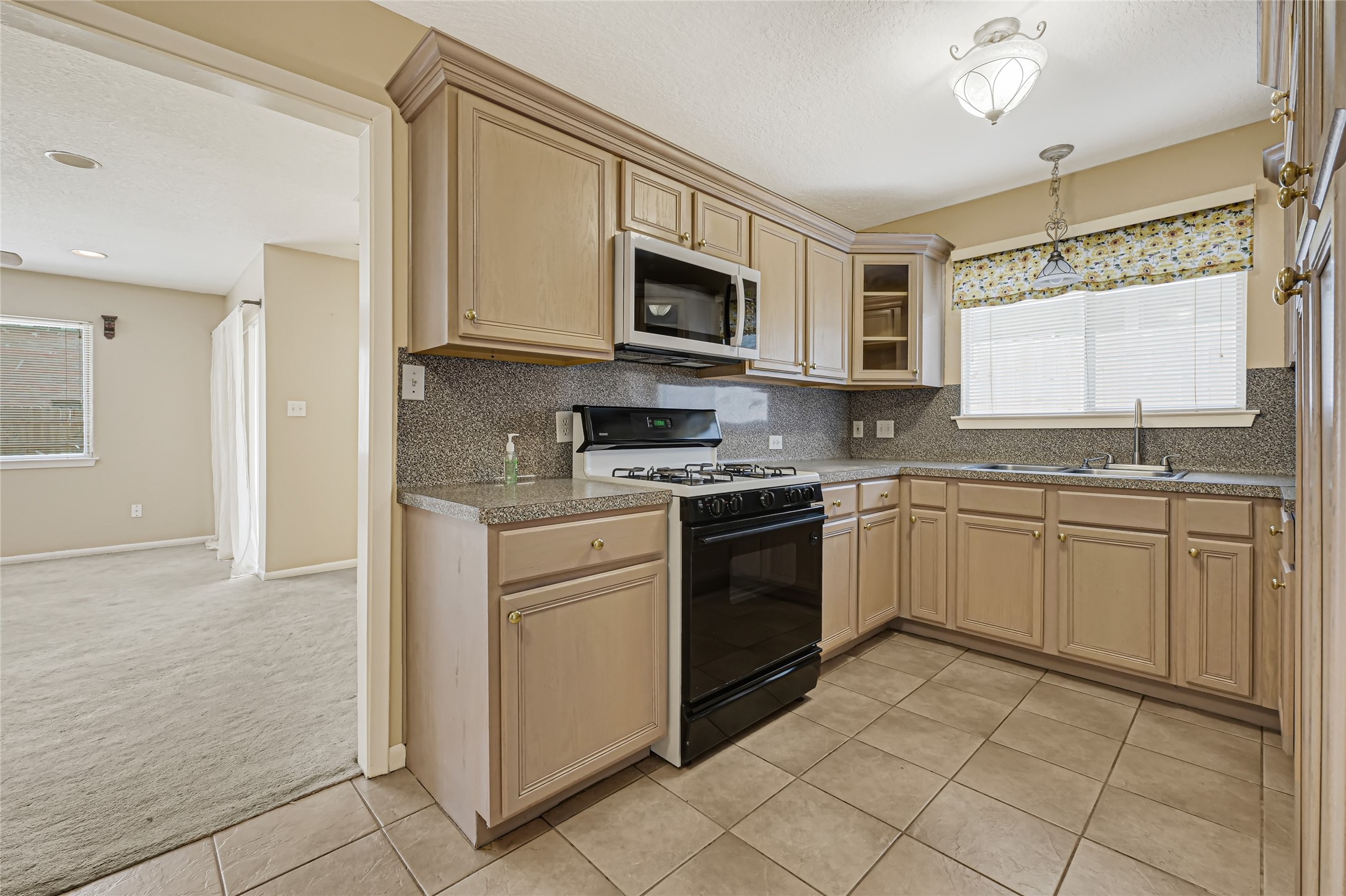 3816 Newton Drive Property Photo 5
