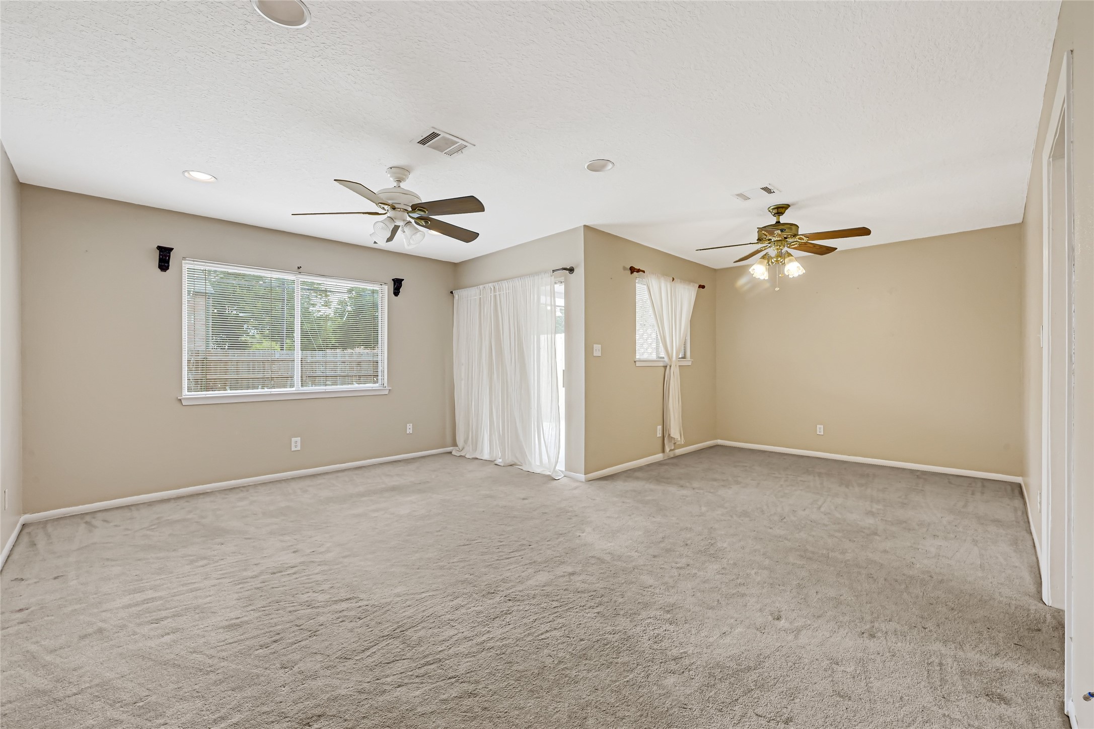 3816 Newton Drive Property Photo 7