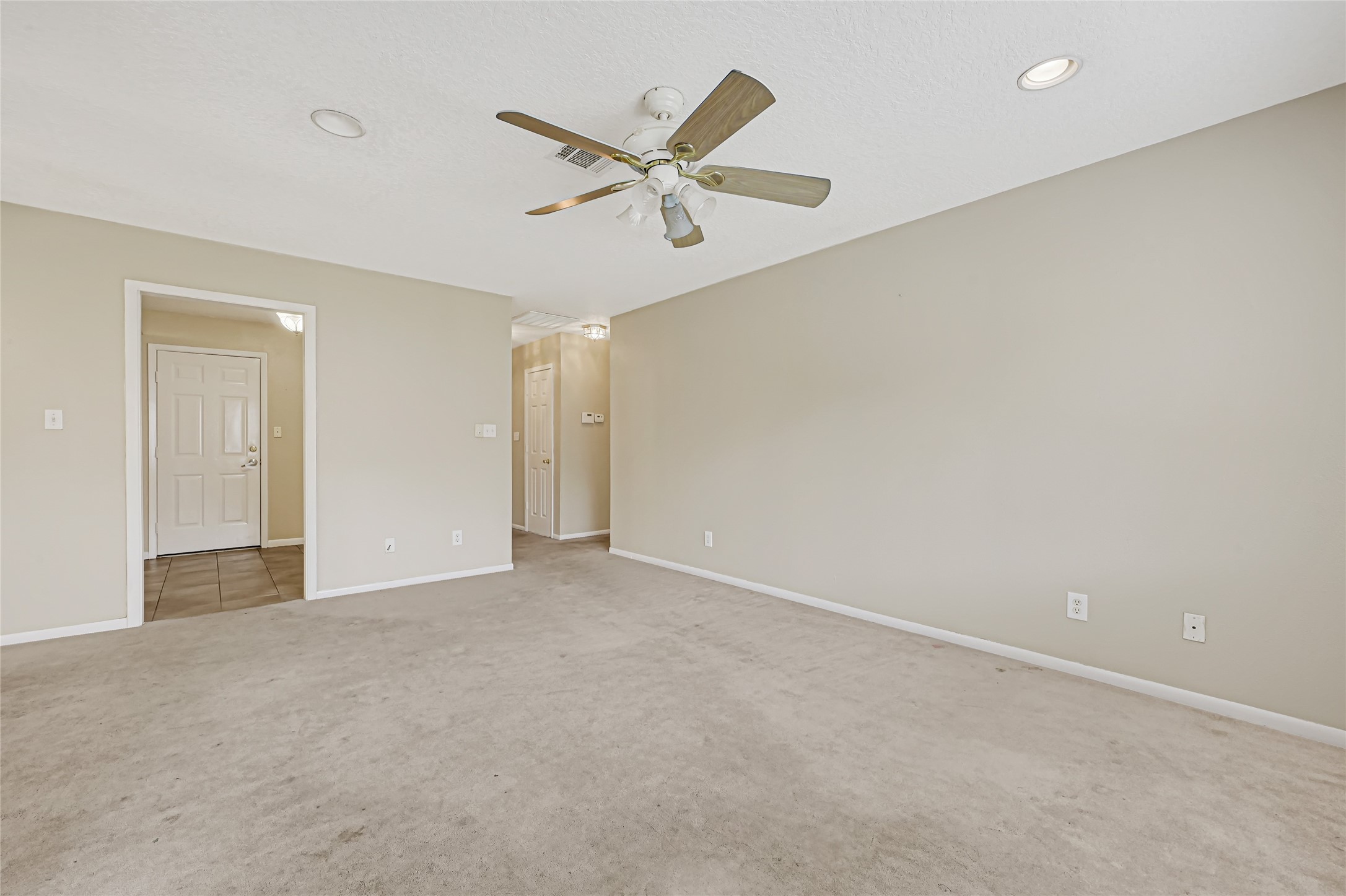 3816 Newton Drive Property Photo 9
