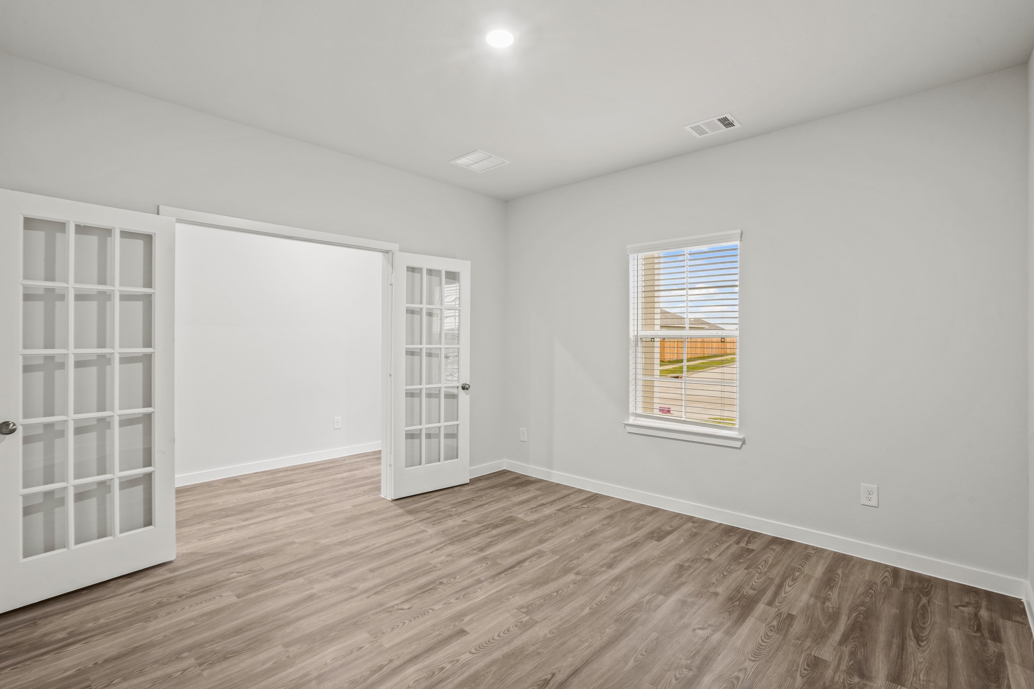 17234 White Peace Drive Property Photo 2
