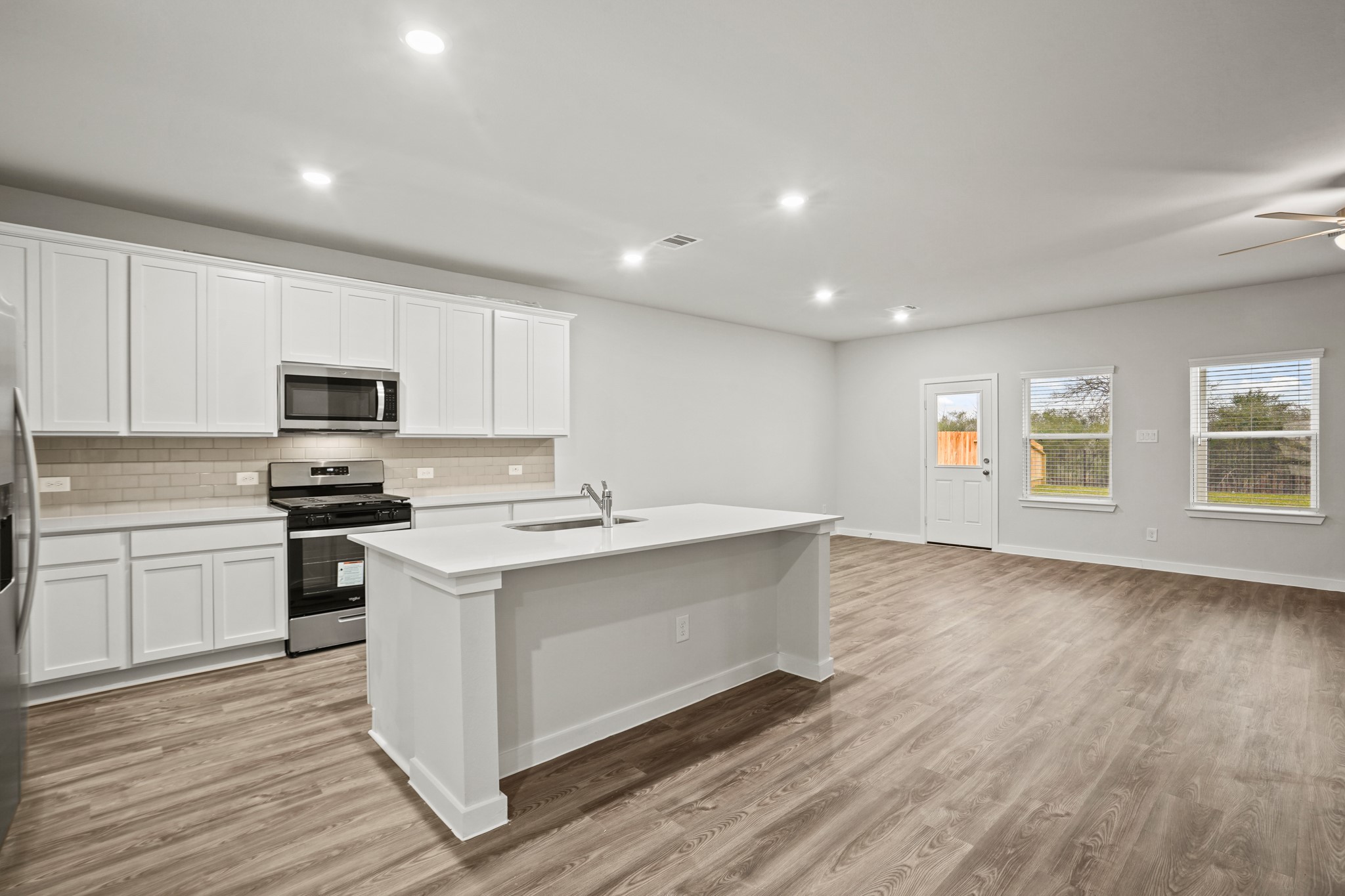 17234 White Peace Drive Property Photo 4