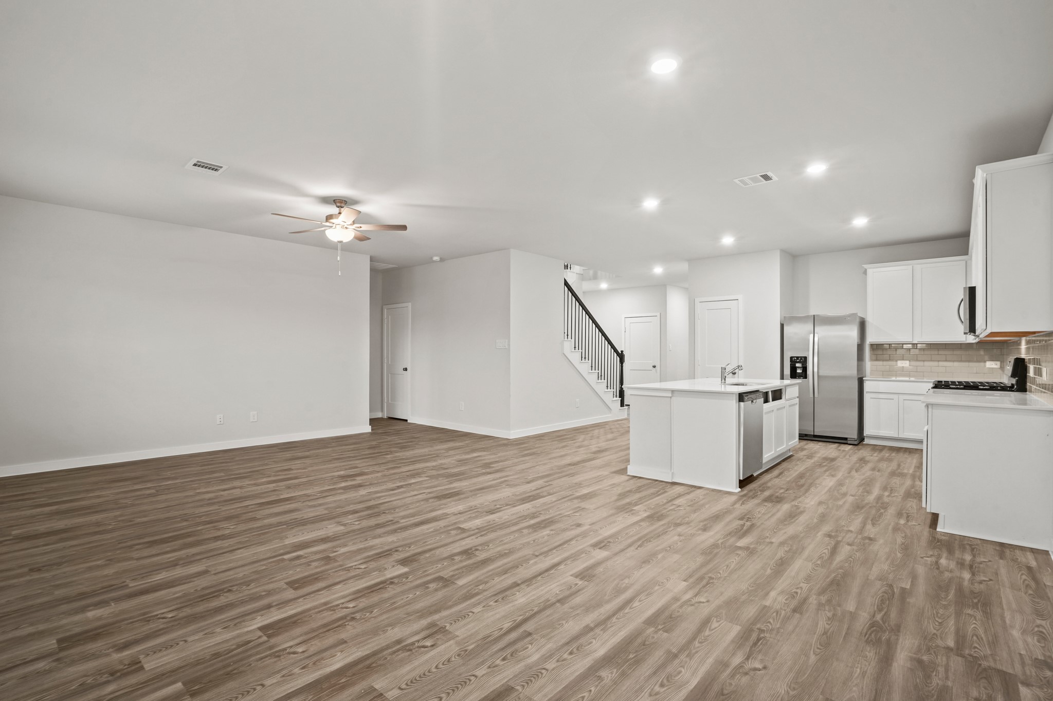 17234 White Peace Drive Property Photo 7